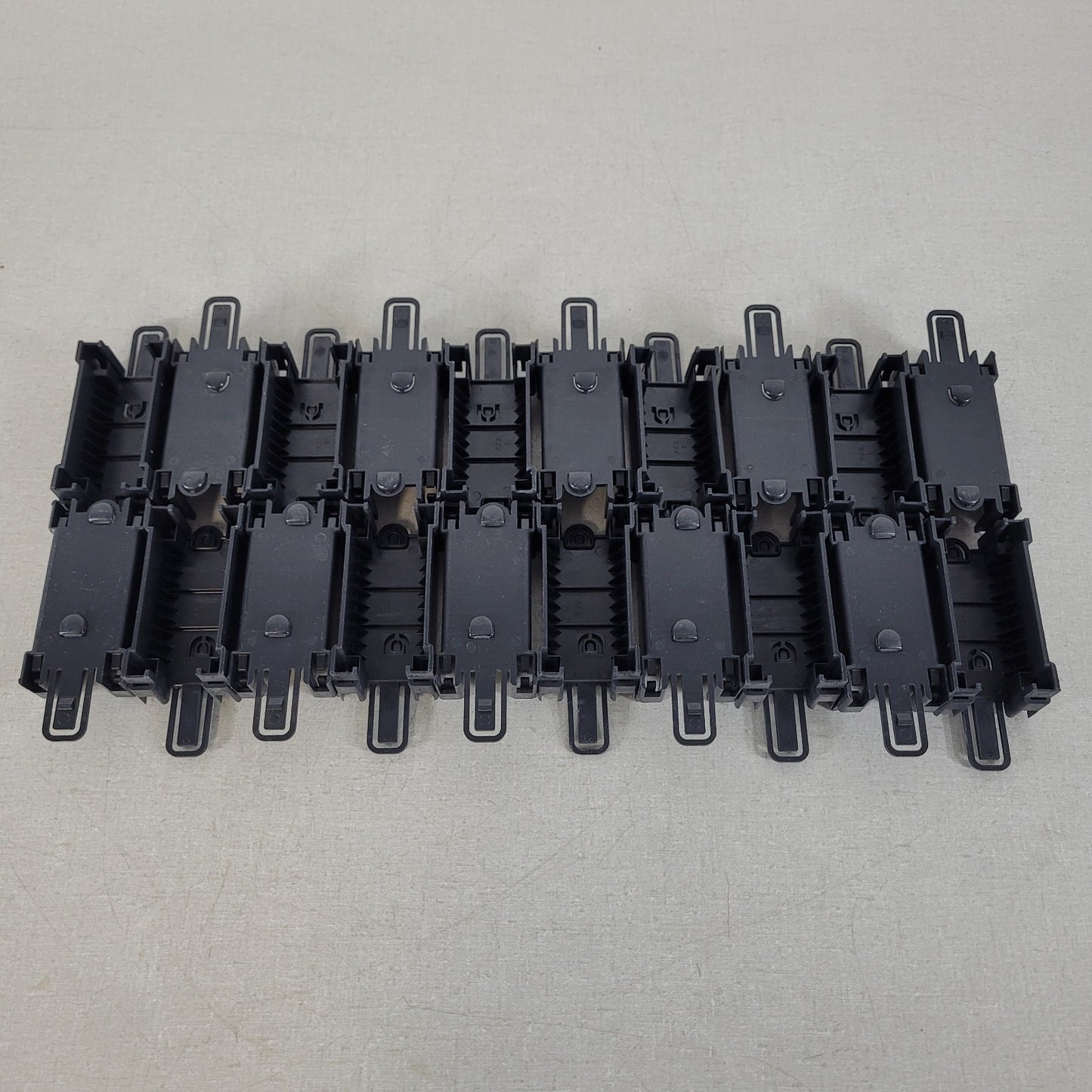20-Pack Aptiv Delphi 12084910-B Automotive Connectors Base 1 Module Cover Nylon