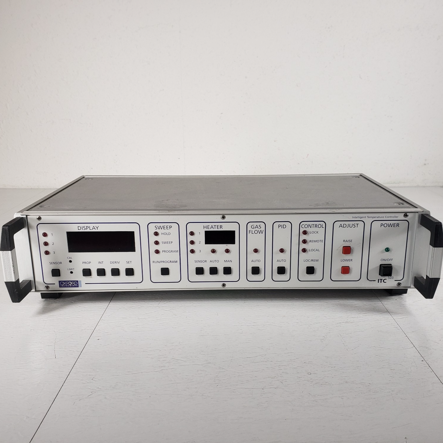 TESTED Oxford Instruments Cryogen Microstat He w/ ITC503 Temperature Controller
