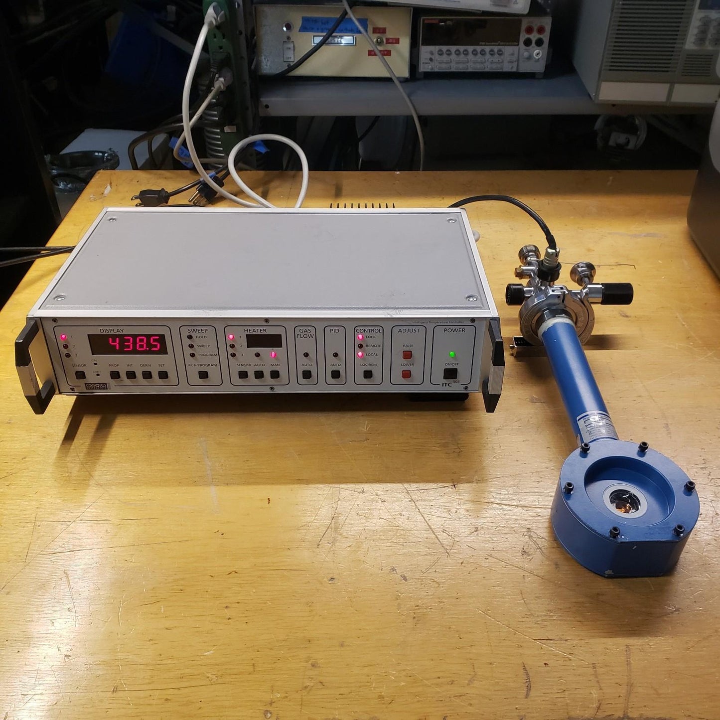 TESTED Oxford Instruments Cryogen Microstat He w/ ITC503 Temperature Controller
