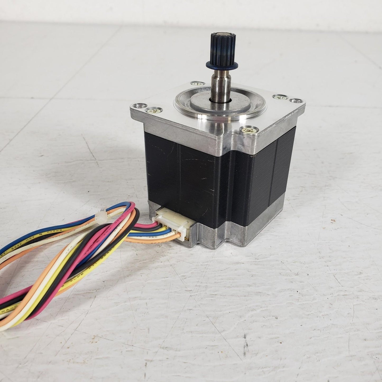 Minebea Astrosyn Stepper Motor 23KM-K036-P10V T5526-03 6 Pin Wire Round Shaft