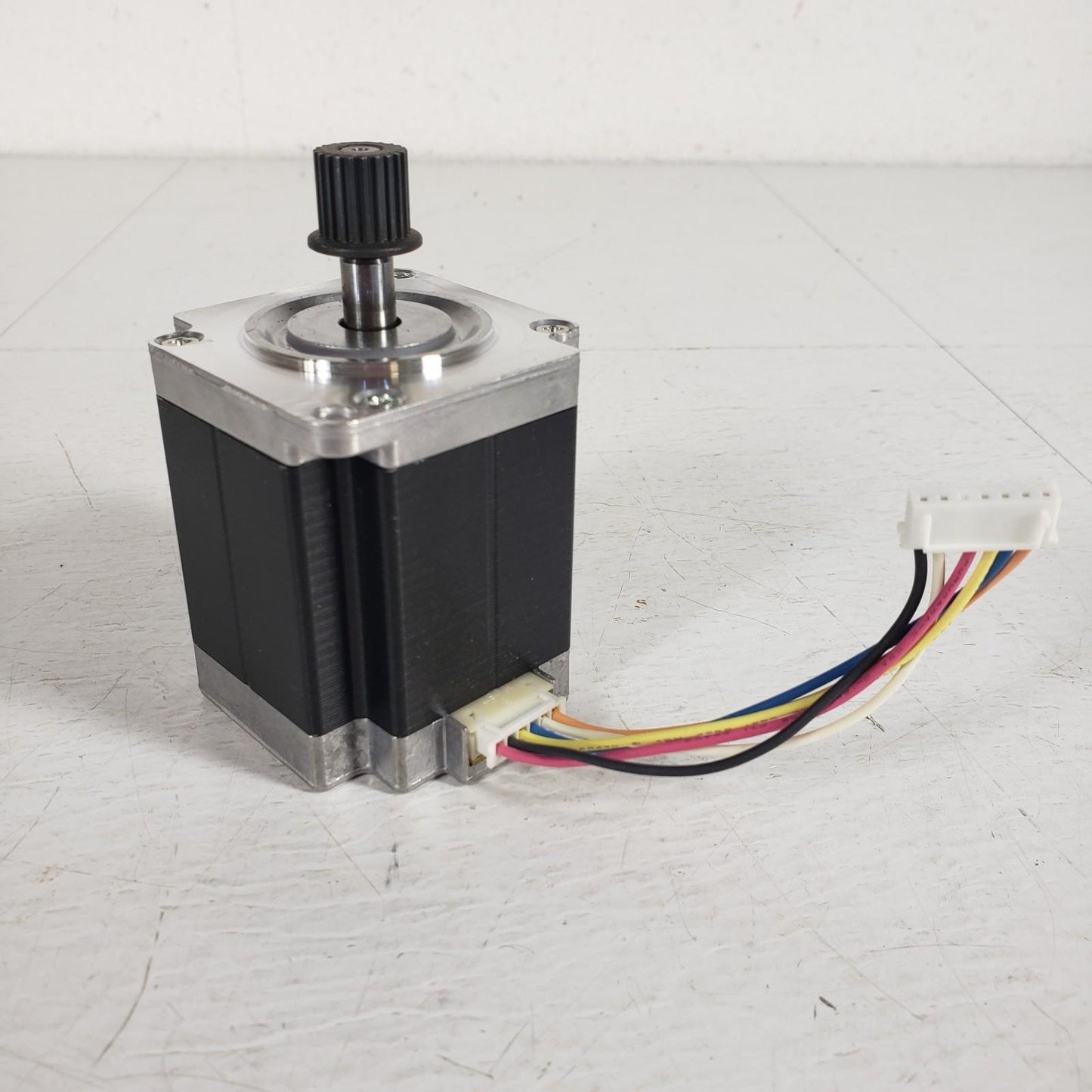 Minebea Astrosyn Stepper Motor 23KM-K112-P3V T5617-03 6 Pin Wire Round Shaft