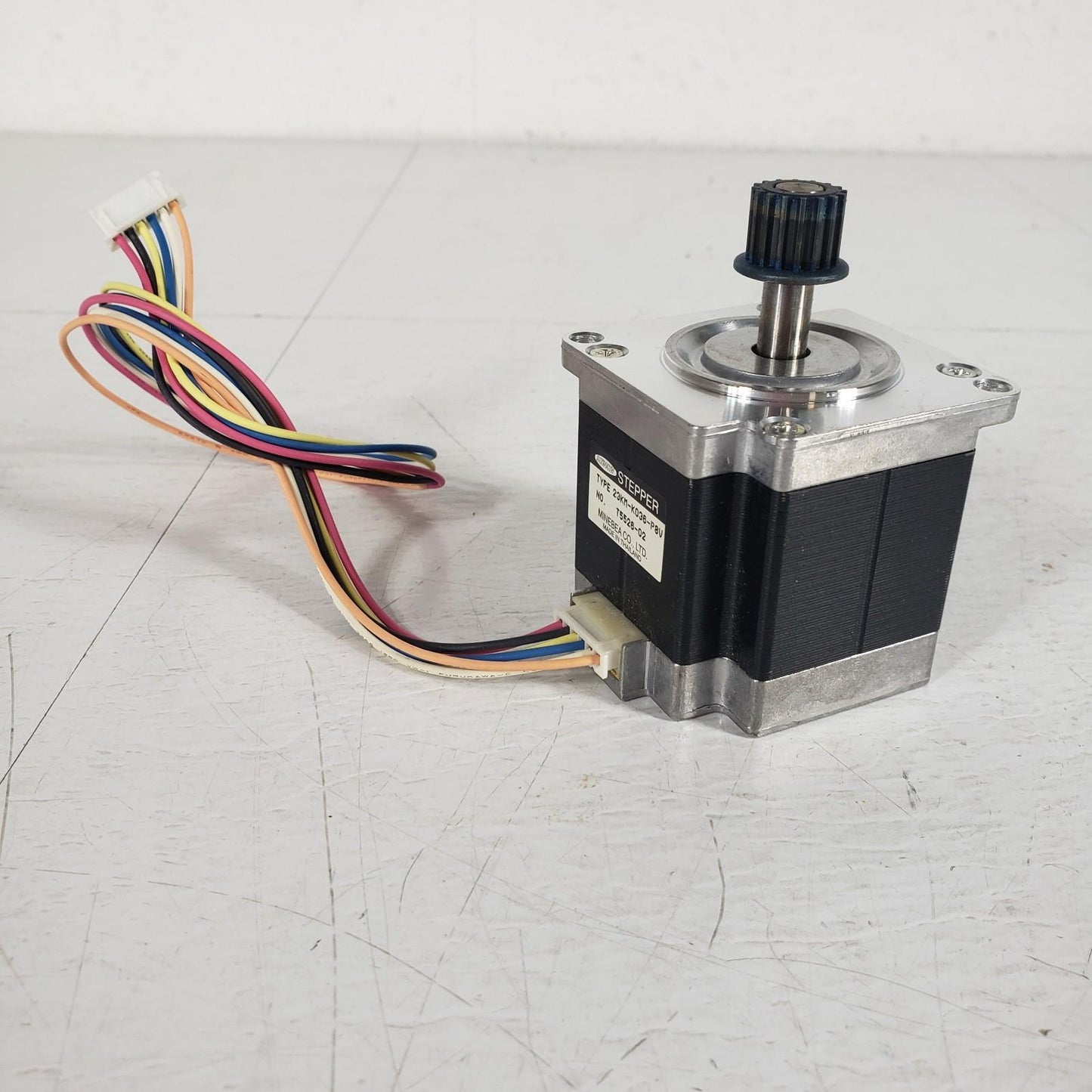 Minebea Astrosyn Stepper Motor 23KM-K036-P8V T5526-02 6 Pin Wire Round Shaft