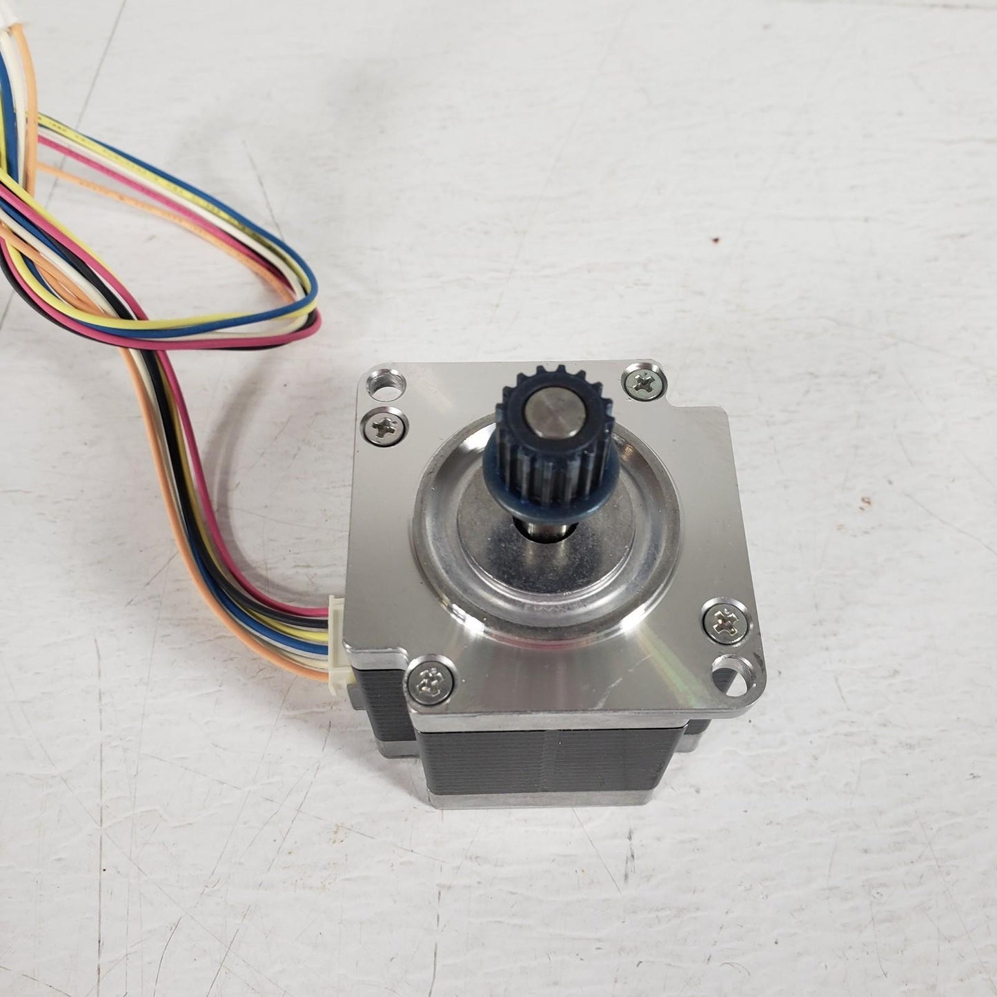 Minebea Astrosyn Stepper Motor 23KM-K036-P8V T5526-02 6 Pin Wire Round Shaft