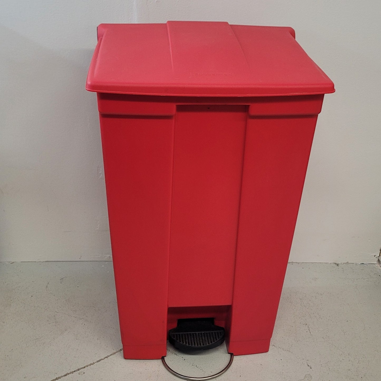 Rubbermaid H-2670R RED Commercial Step-On Waste Container Trash Receptacle