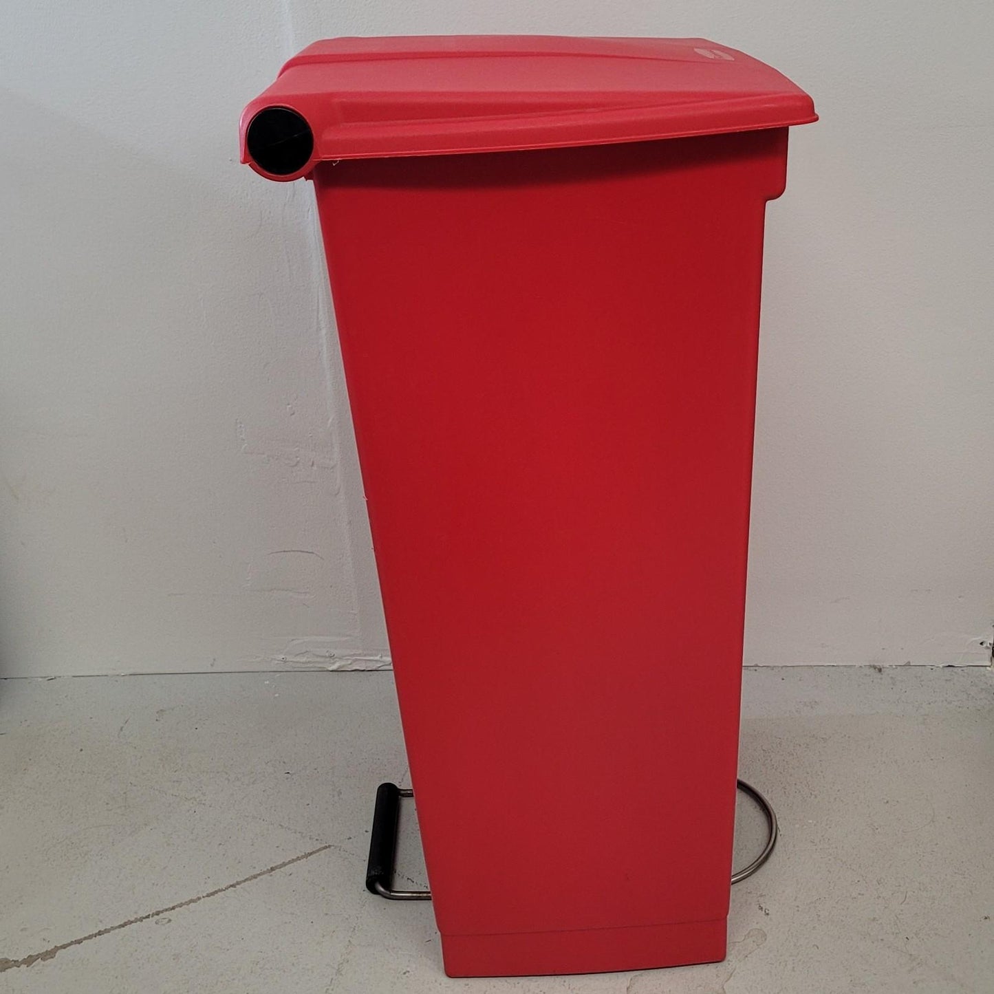 Rubbermaid H-2670R RED Commercial Step-On Waste Container Trash Receptacle