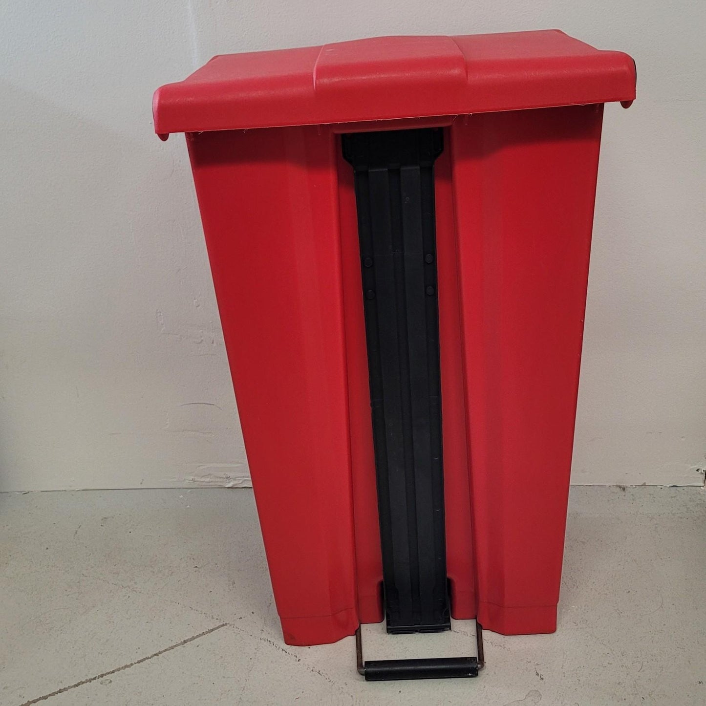 Rubbermaid H-2670R RED Commercial Step-On Waste Container Trash Receptacle