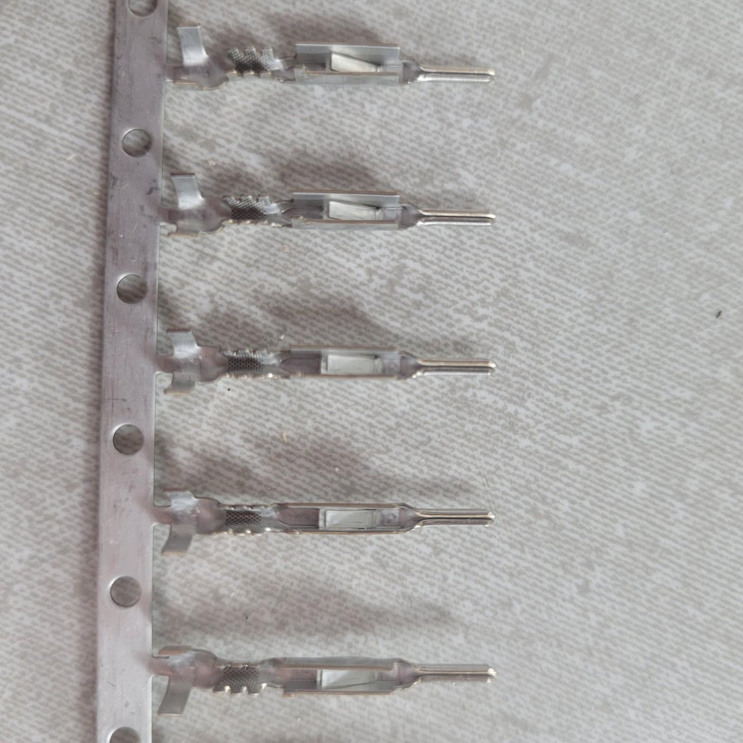 Partial Reel 2250 Count: Aptiv Delphi Crimps 12045773 Male Terminal 20-18 AWG