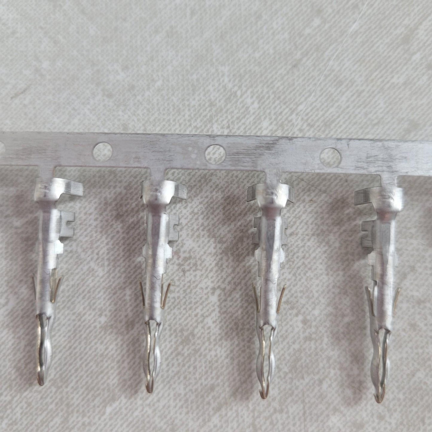 Partial Reel 1800 Count: Aptiv Delphi Crimps 12124587 Tin-Plated Male Terminal