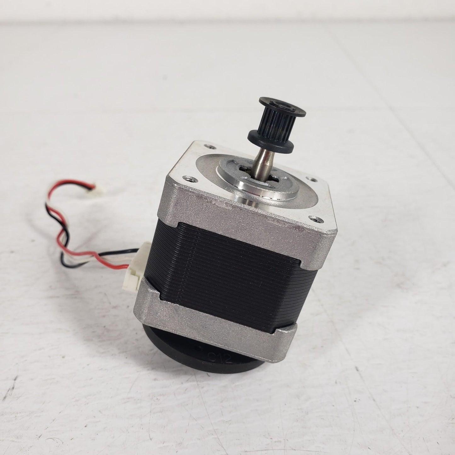 Sanyo Denki 103-5308-0512 Stepper Motor 3.75 Degree 0.8 Ohm Belt Pulley Shaft
