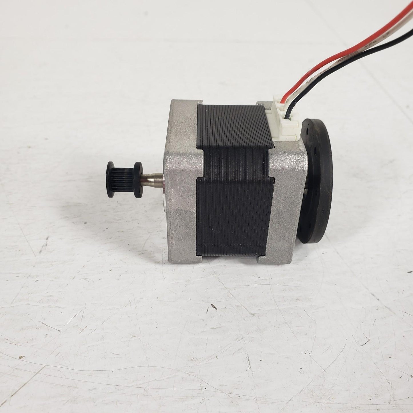 Sanyo Denki 103-5308-0512 Stepper Motor 3.75 Degree 0.8 Ohm Belt Pulley Shaft