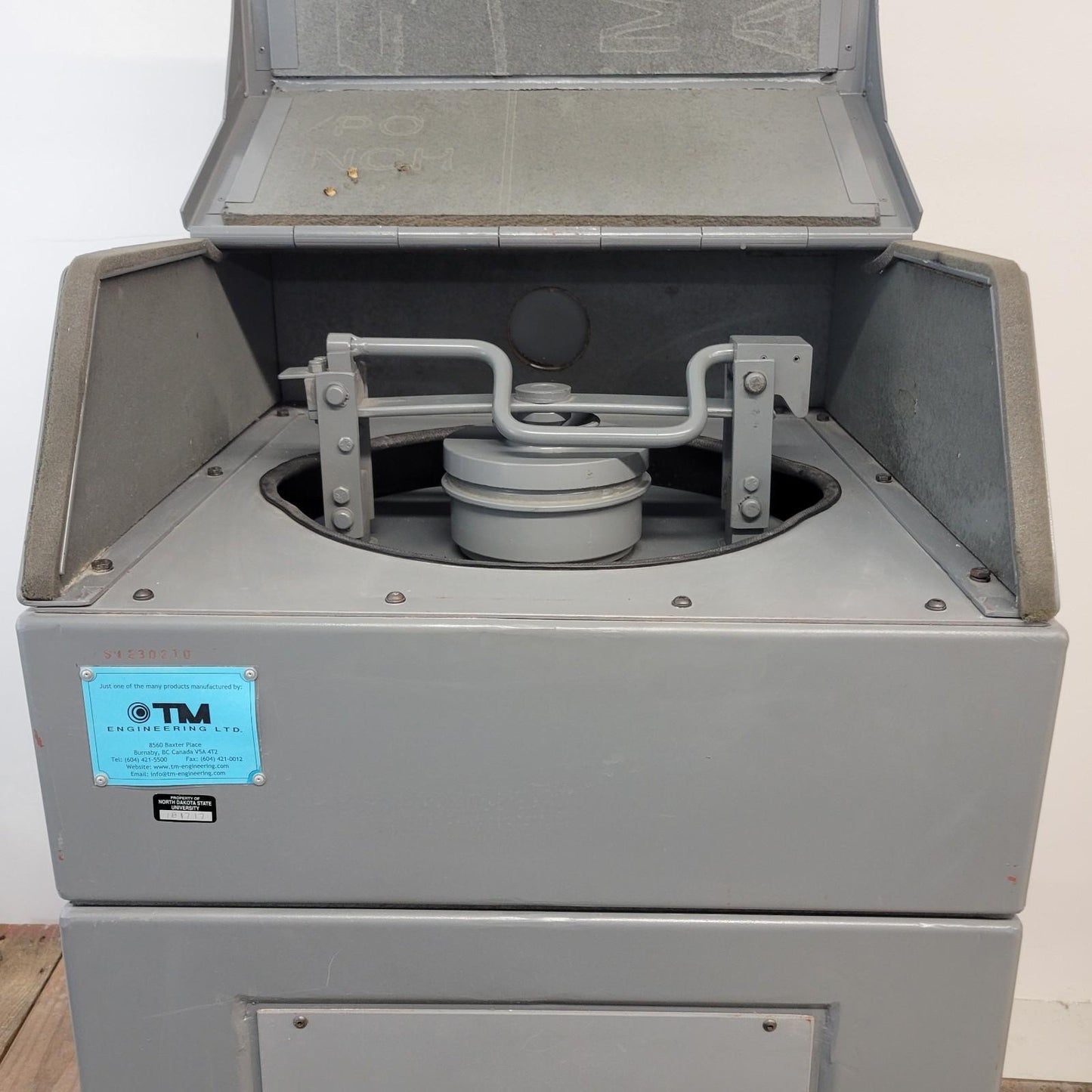TM TSLX Engineering Ring and Puck Pulverizer Manual Clamp 3 Phase Power 230/460V