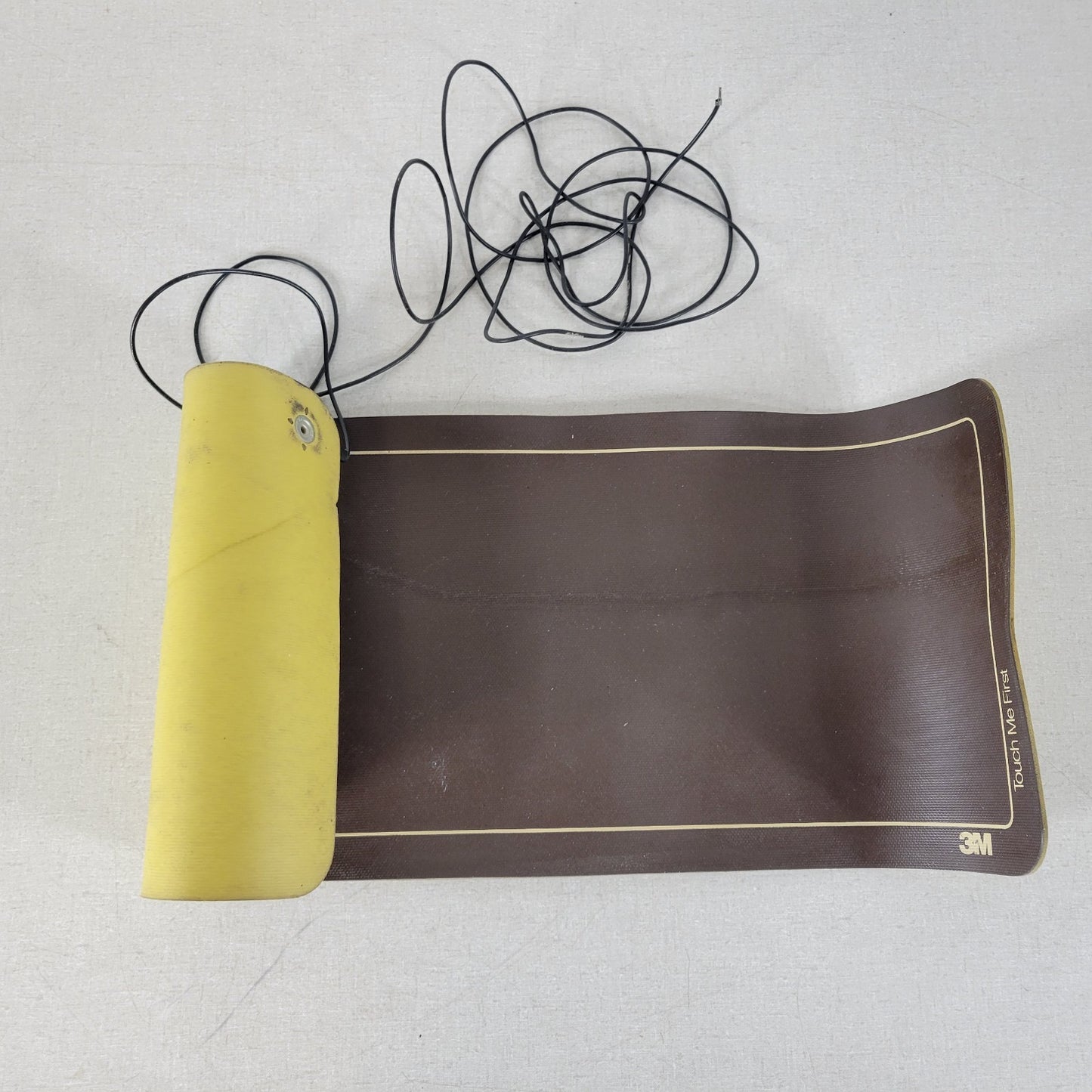 3M Touch Me First Electrostatic Discharge Mat for Protecting Electronics ESD