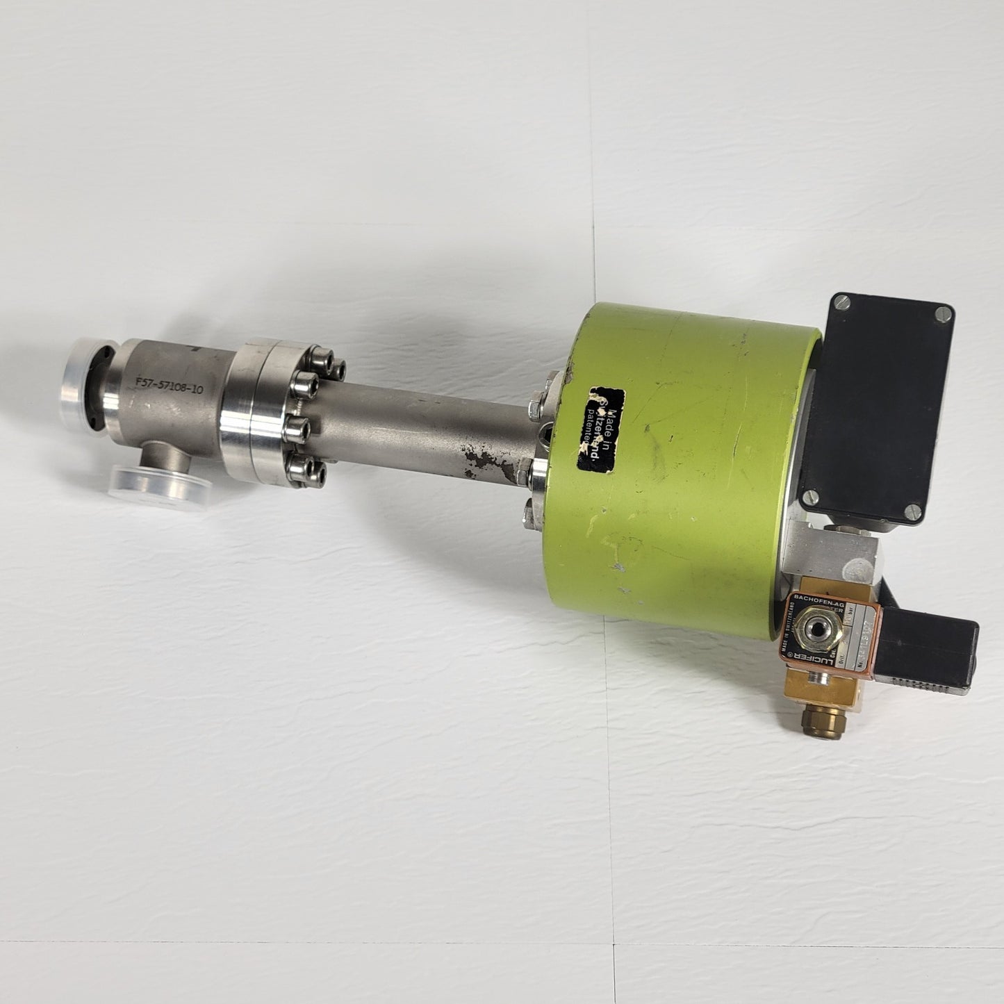 TESTED VAT F57-57108-10 Pneumatic Right Angle Valve 1.33" CF Conflat DN16CF NC