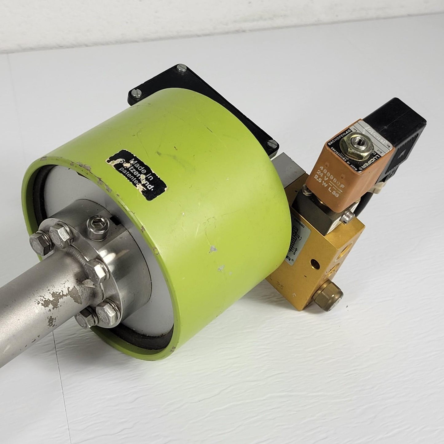 TESTED VAT F57-57108-10 Pneumatic Right Angle Valve 1.33" CF Conflat DN16CF NC