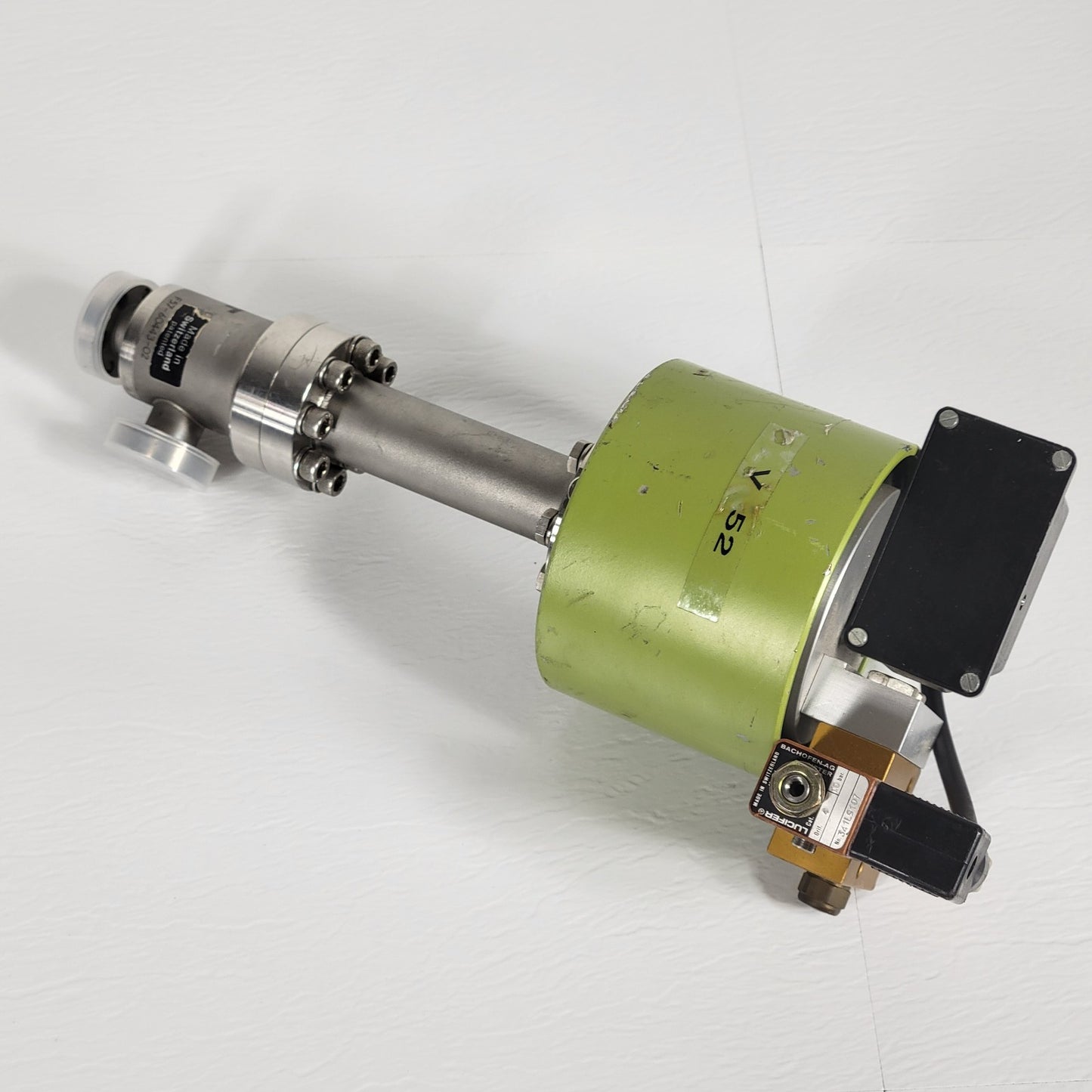 VAT F57-60443-02 Pneumatic Right Angle Valve 1.33" CF Conflat DN16CF NC 24VDC