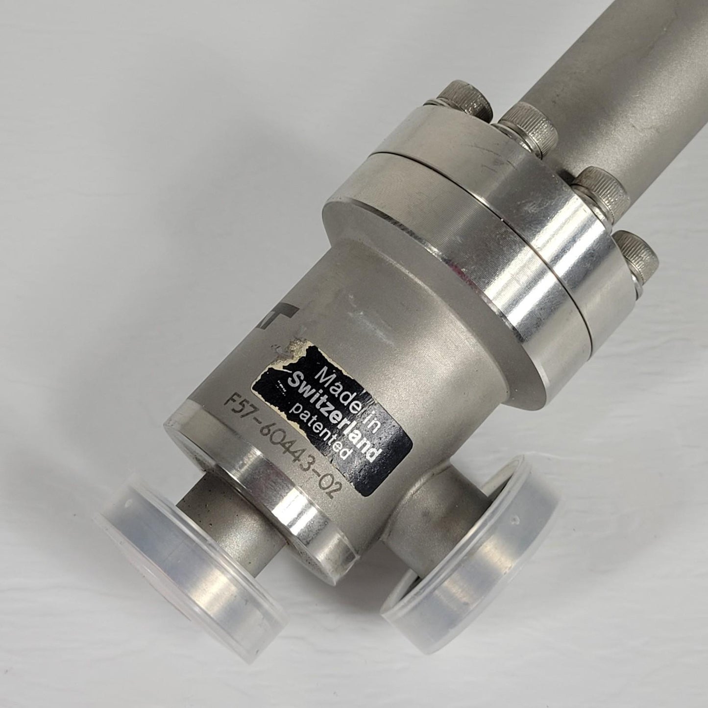 VAT F57-60443-02 Pneumatic Right Angle Valve 1.33" CF Conflat DN16CF NC 24VDC