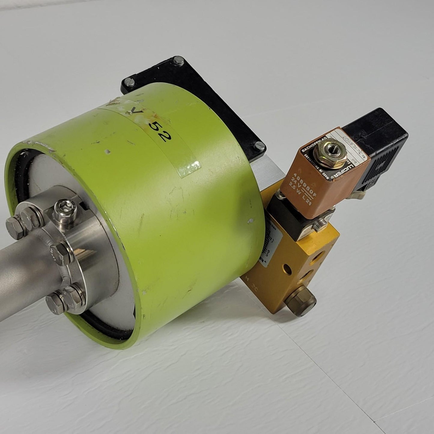 VAT F57-60443-02 Pneumatic Right Angle Valve 1.33" CF Conflat DN16CF NC 24VDC