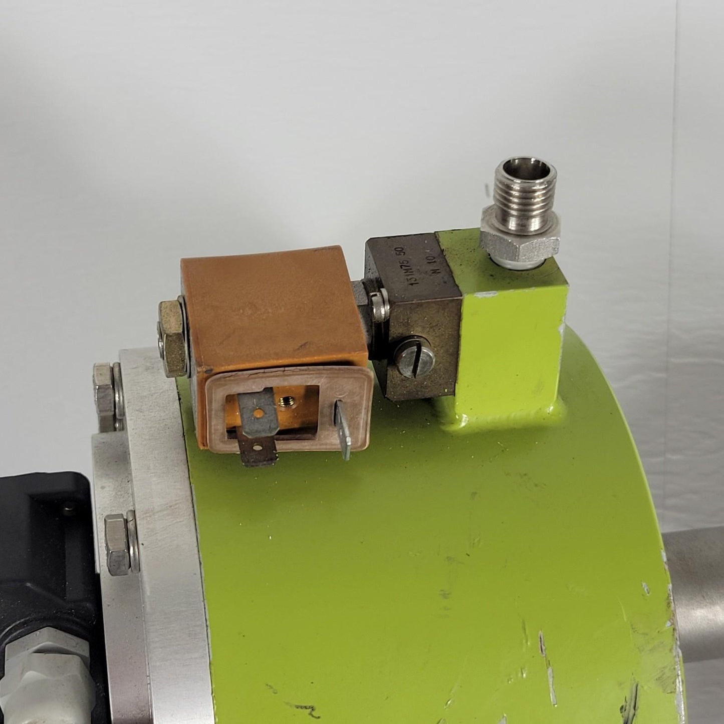 TESTED VAT F57-61512-06 Air Operate Right Angle Valve 1.33" CF Conflat DN16CF NC