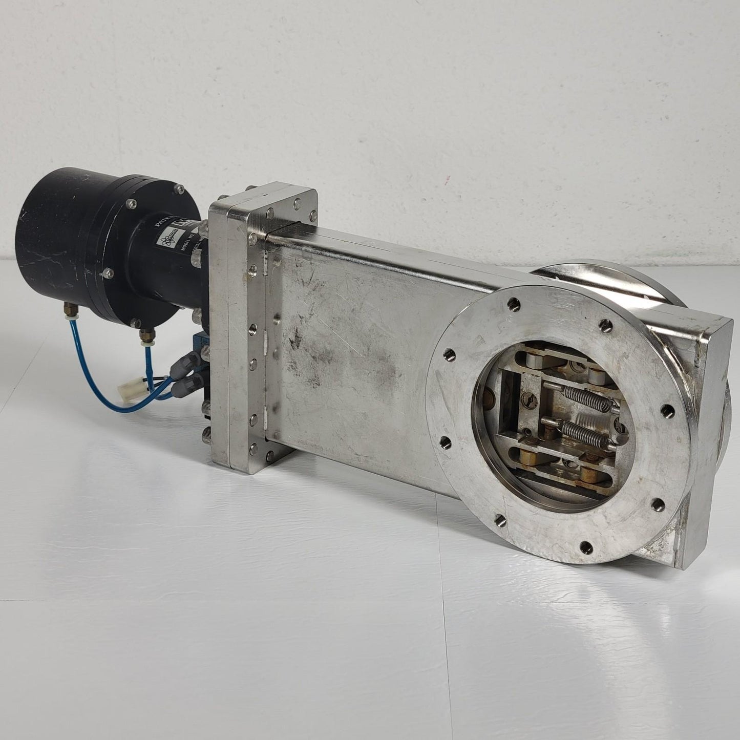 TESTED MDC LGV-4000V-P Gate Valve ISO 100 K Pneumatic NC 7/16" NPT