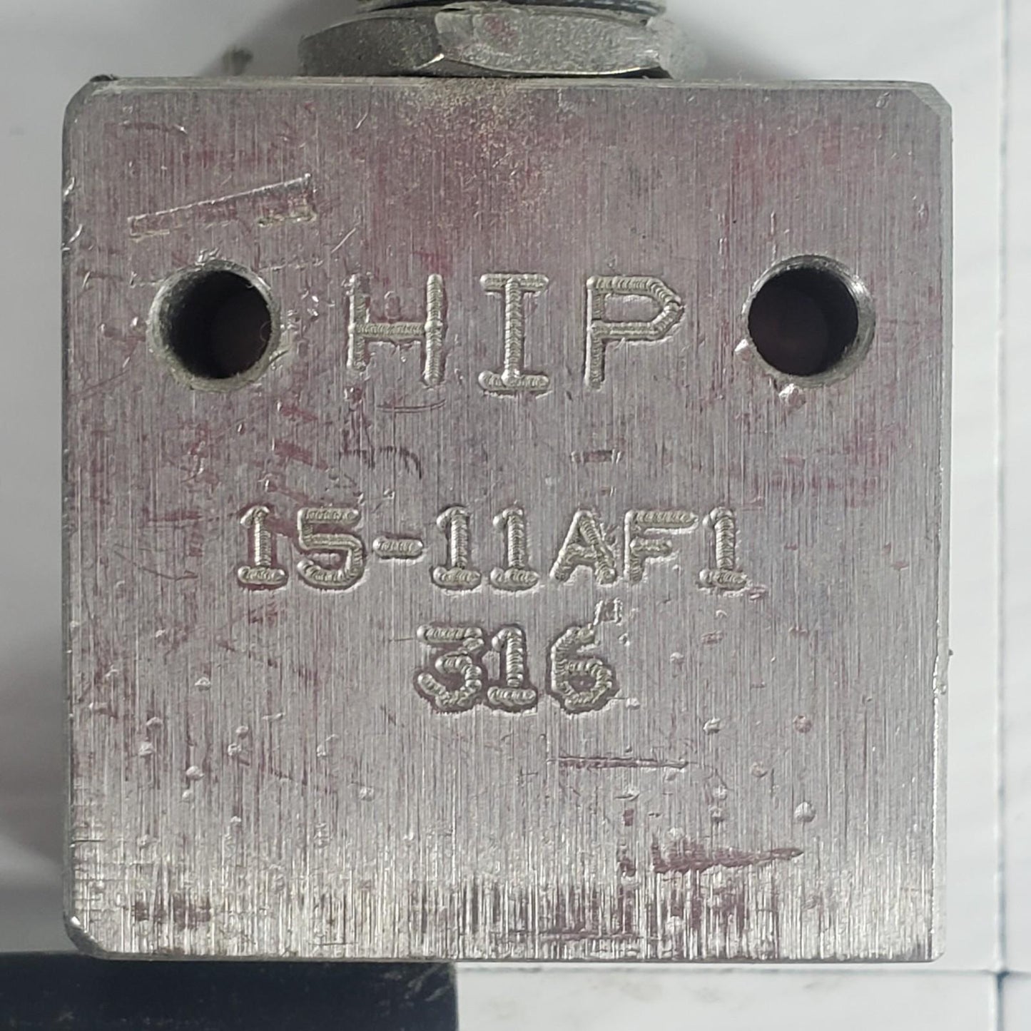 HIP 15-11AF1 High Pressure 2-Way Straight Taper Seal Needle Valve 15,000 PSI