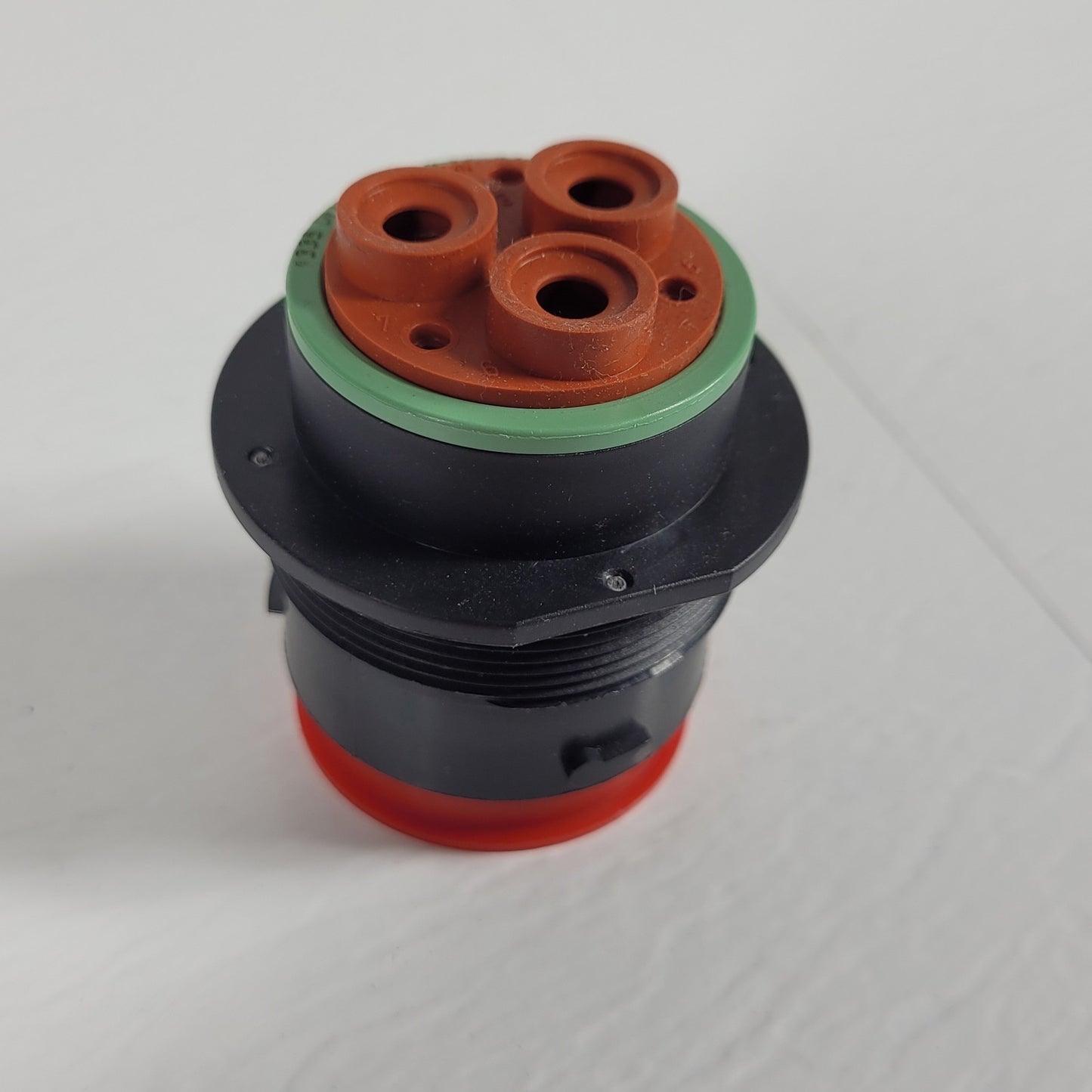 Deutsch Connector HDP24-24-7PN-C038 Automotive Housing Terminal 12 24 48 V