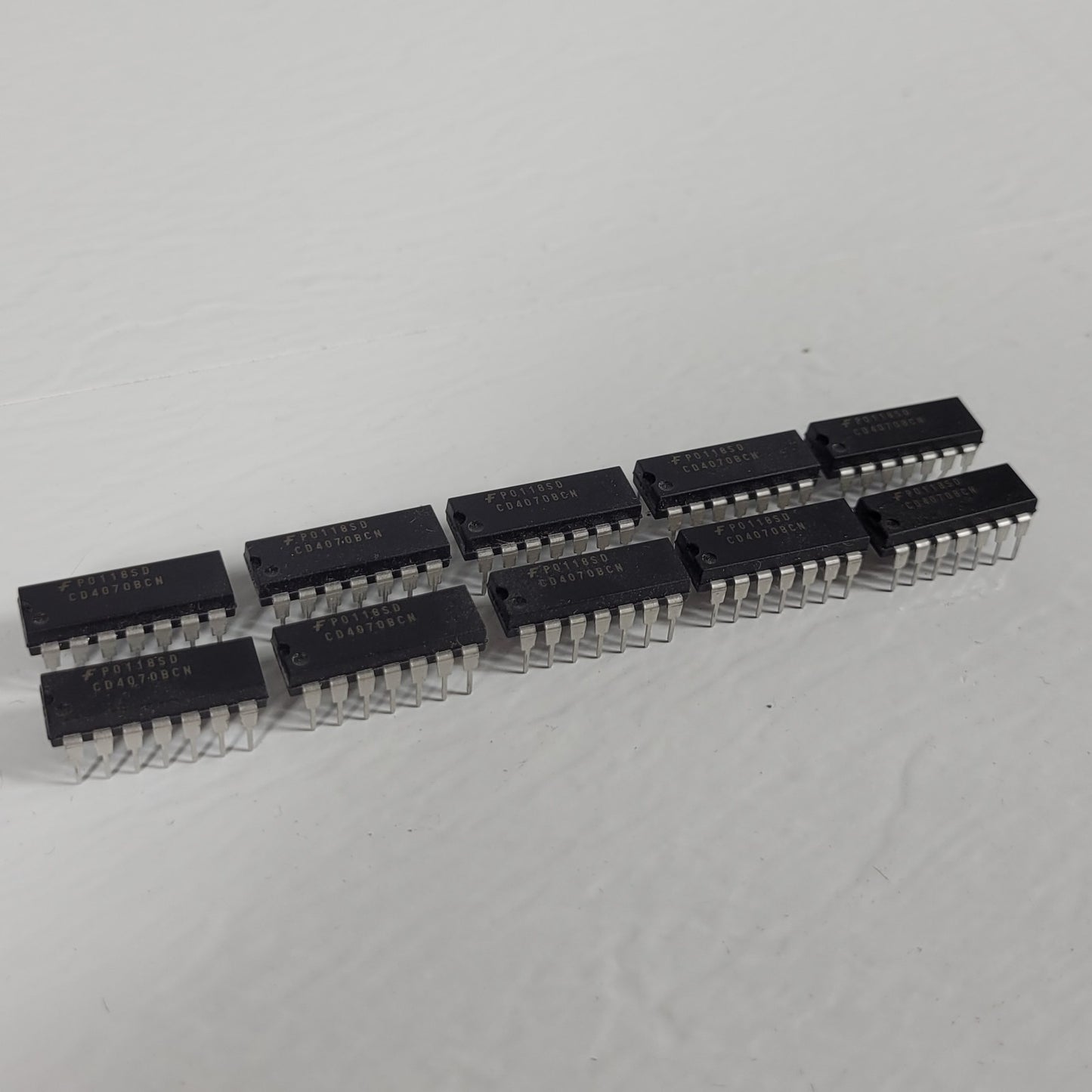 10 Pieces ON SEMICONDUCTOR CD4070BCN / CD4070 BCN IC GATE XOR 4CH 2-INP 14MDIP