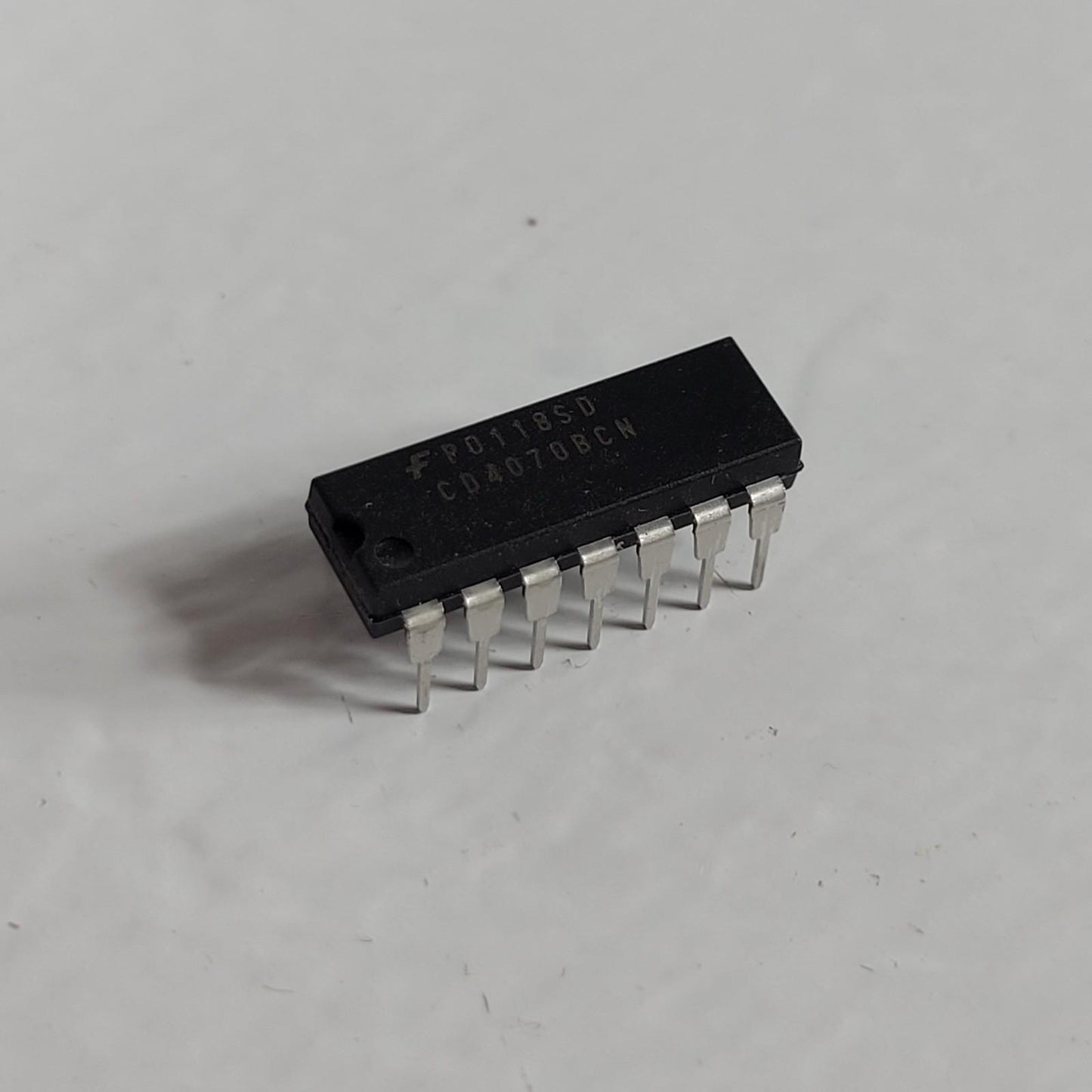 10 Pieces ON SEMICONDUCTOR CD4070BCN / CD4070 BCN IC GATE XOR 4CH 2-INP 14MDIP