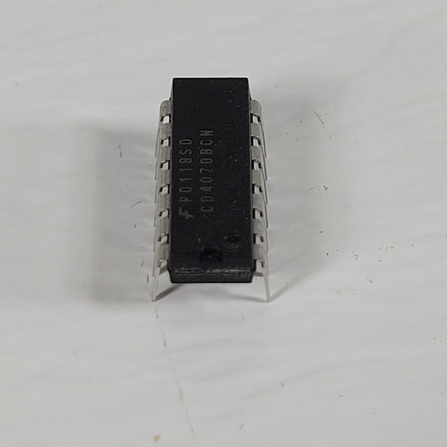 10 Pieces ON SEMICONDUCTOR CD4070BCN / CD4070 BCN IC GATE XOR 4CH 2-INP 14MDIP