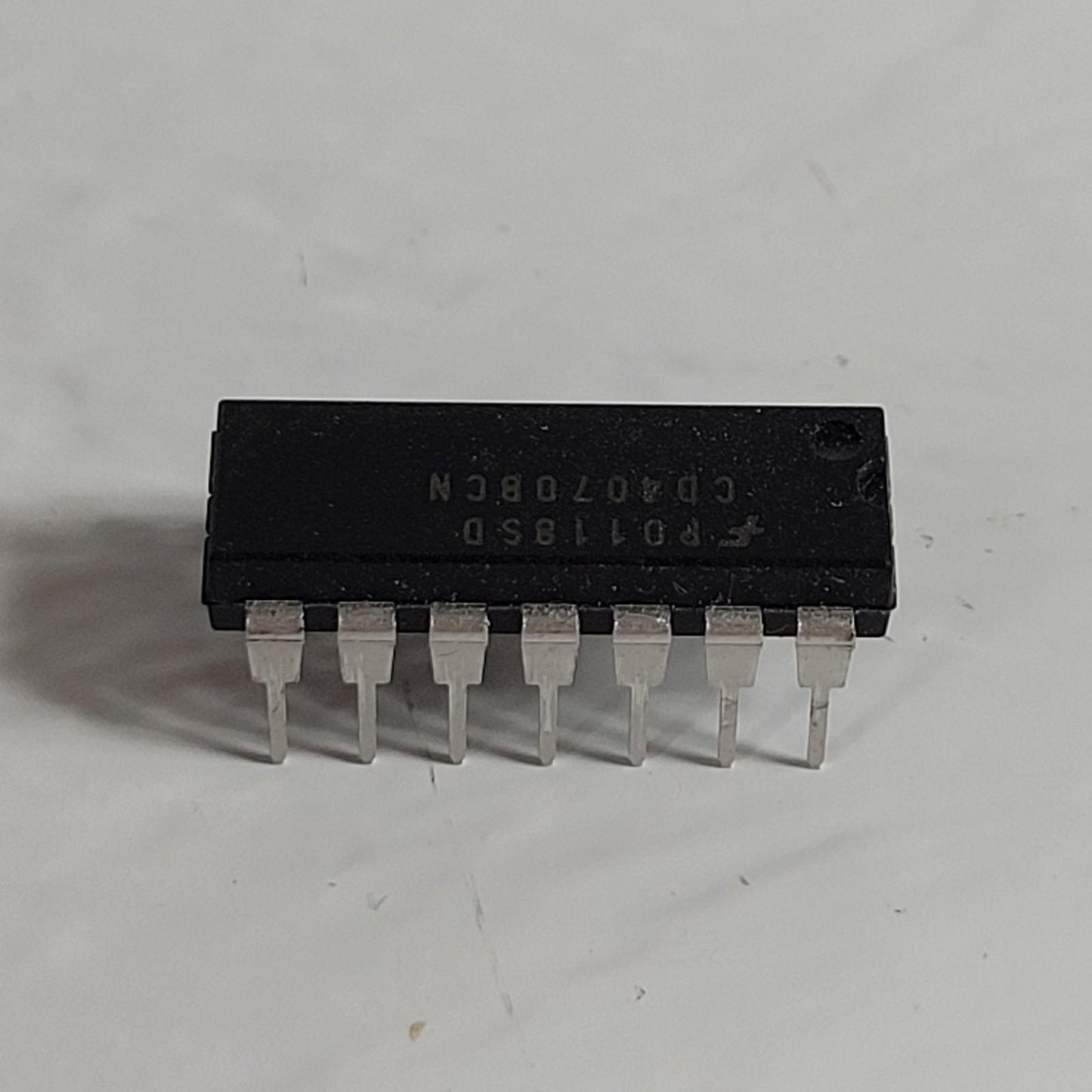 10 Pieces ON SEMICONDUCTOR CD4070BCN / CD4070 BCN IC GATE XOR 4CH 2-INP 14MDIP