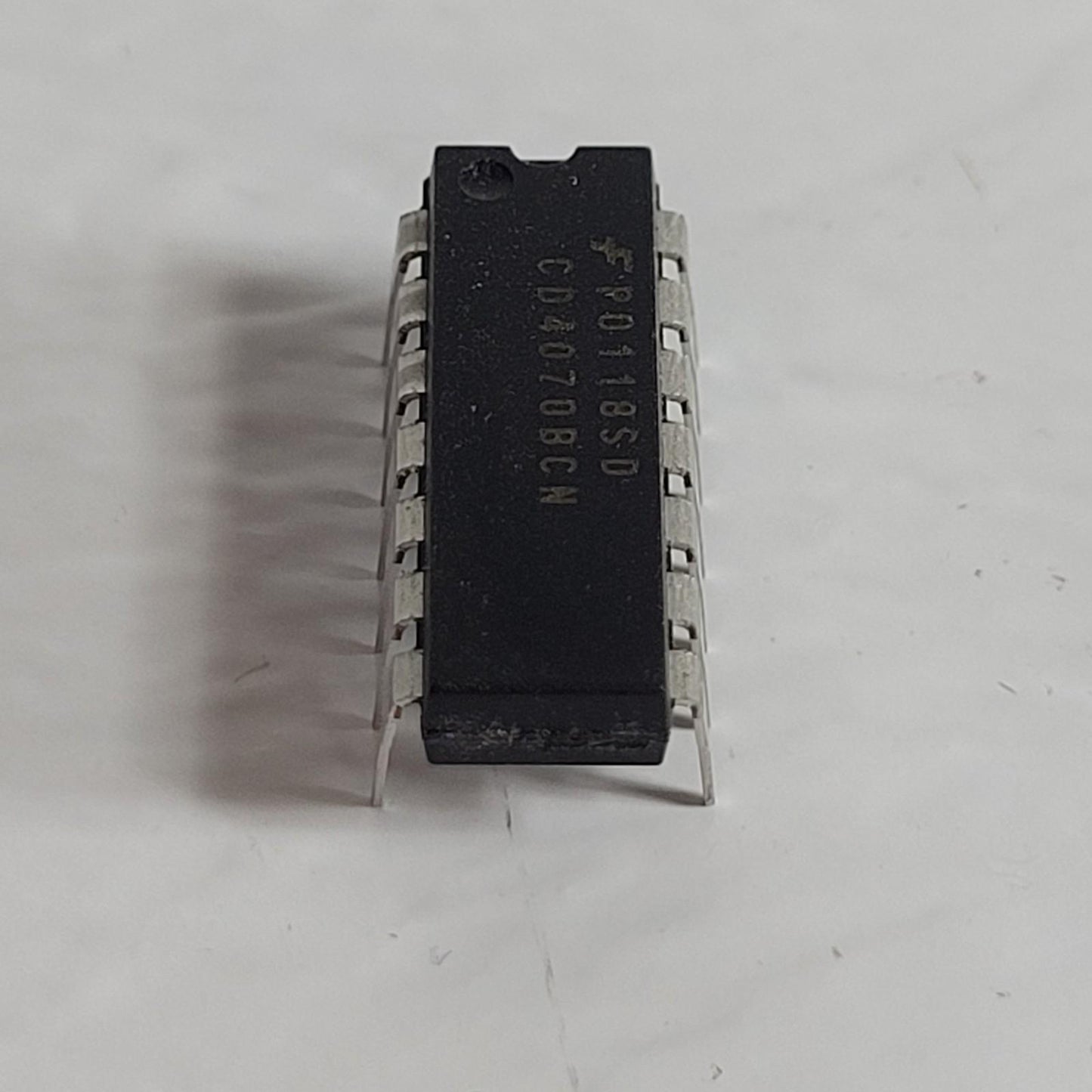 10 Pieces ON SEMICONDUCTOR CD4070BCN / CD4070 BCN IC GATE XOR 4CH 2-INP 14MDIP