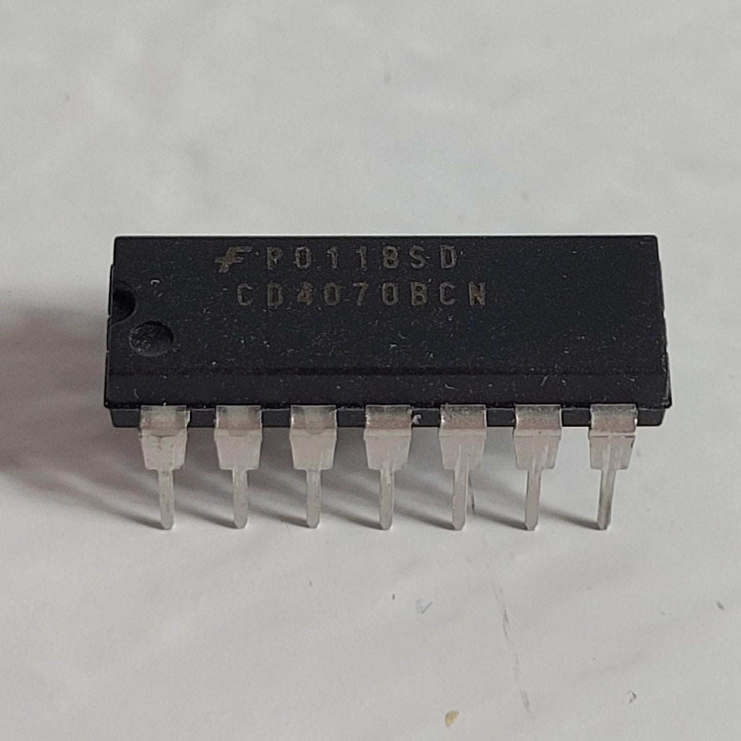 10 Pieces ON SEMICONDUCTOR CD4070BCN / CD4070 BCN IC GATE XOR 4CH 2-INP 14MDIP