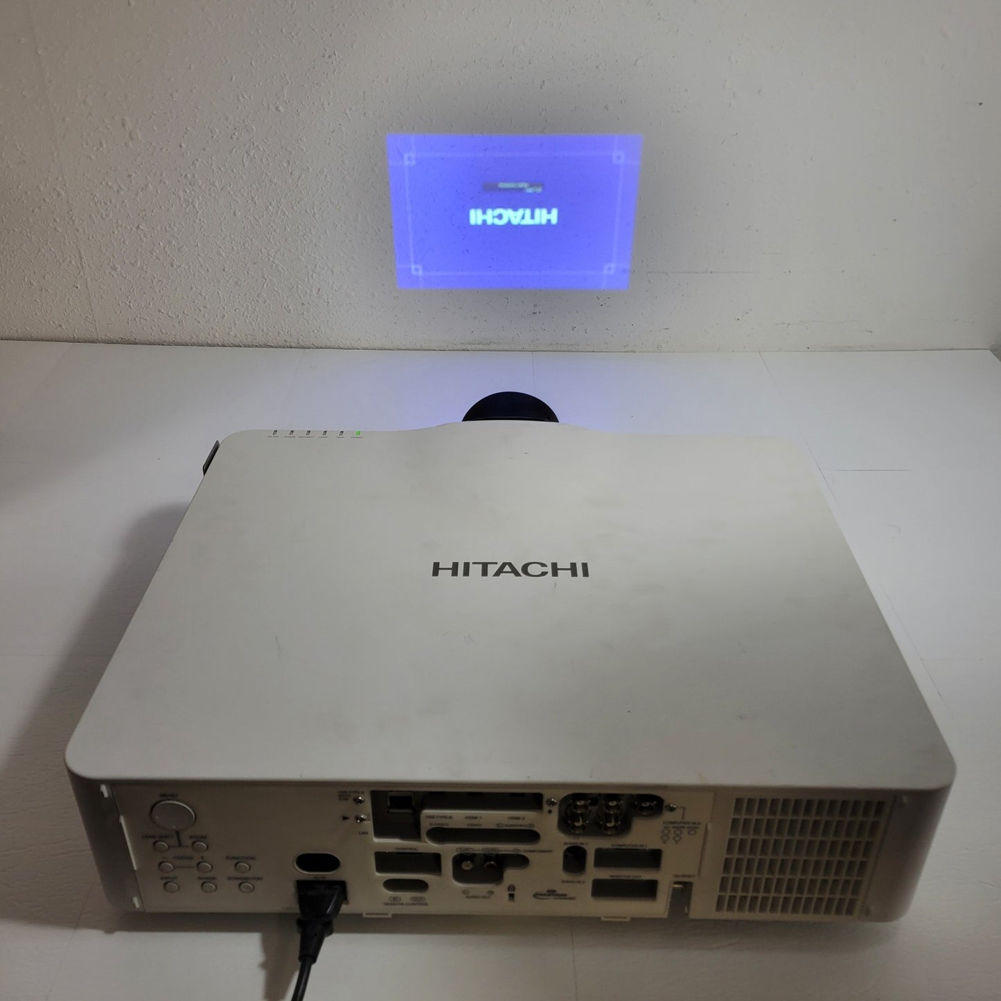 Tested Works Hitachi CP-WU8440 4200 Lumens 3LCD WUXGA Projector 9841 Lamp Hours