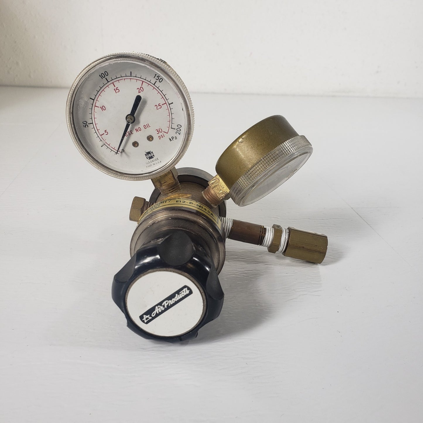 AIR PRODUCTS E12-B-N145A Gas Pressure Regulator Vintage Brass Part 150 PSI 30PSI