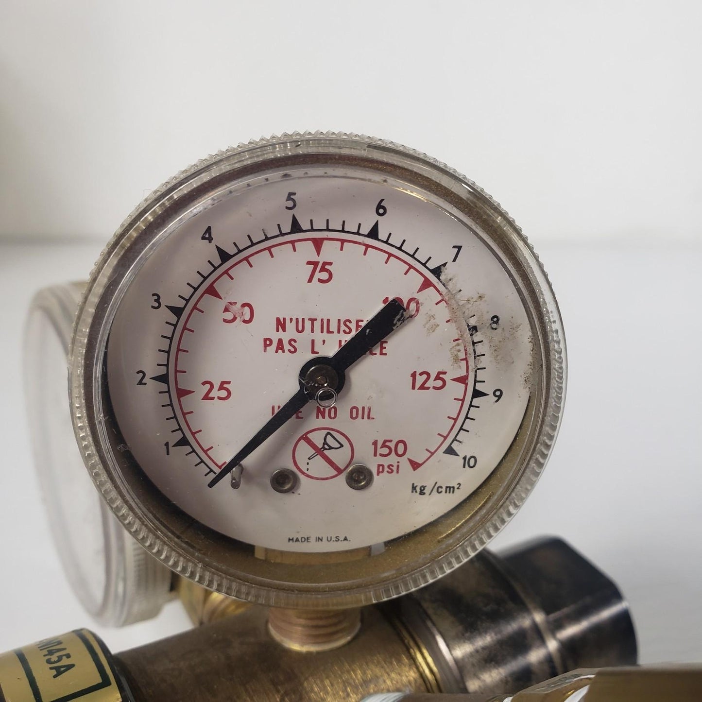AIR PRODUCTS E12-B-N145A Gas Pressure Regulator Vintage Brass Part 150 PSI 30PSI