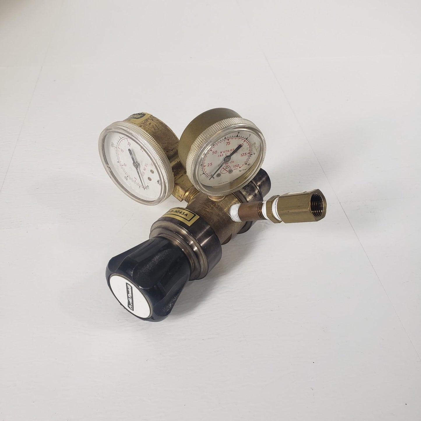 AIR PRODUCTS E12-B-N145A Gas Pressure Regulator Vintage Brass Part 150 PSI 30PSI