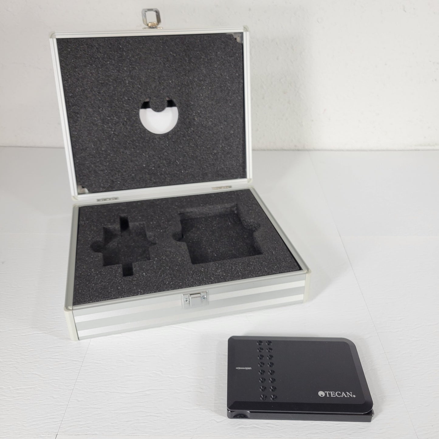 Tecan NanoQuant Plate and Hardcase 16 Sample Quartz Lens 230-1000nm 2uL Volume