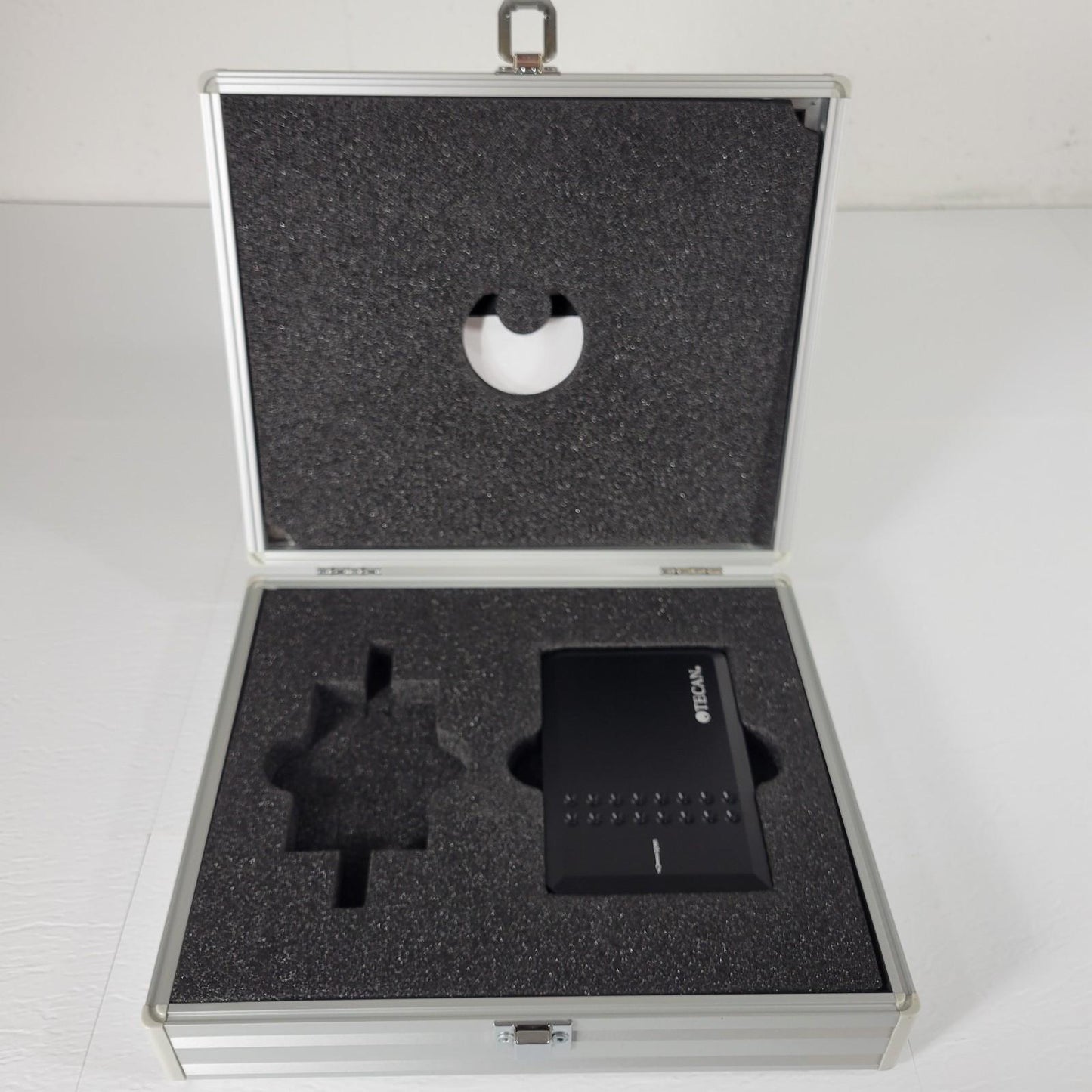 Tecan NanoQuant Plate and Hardcase 16 Sample Quartz Lens 230-1000nm 2uL Volume
