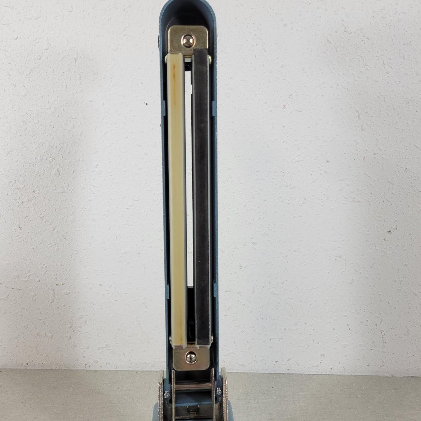 ULine Impulse Sealer KF- 200HC Poly-Bag Sealer with 8" Long Bag Cutter 120V