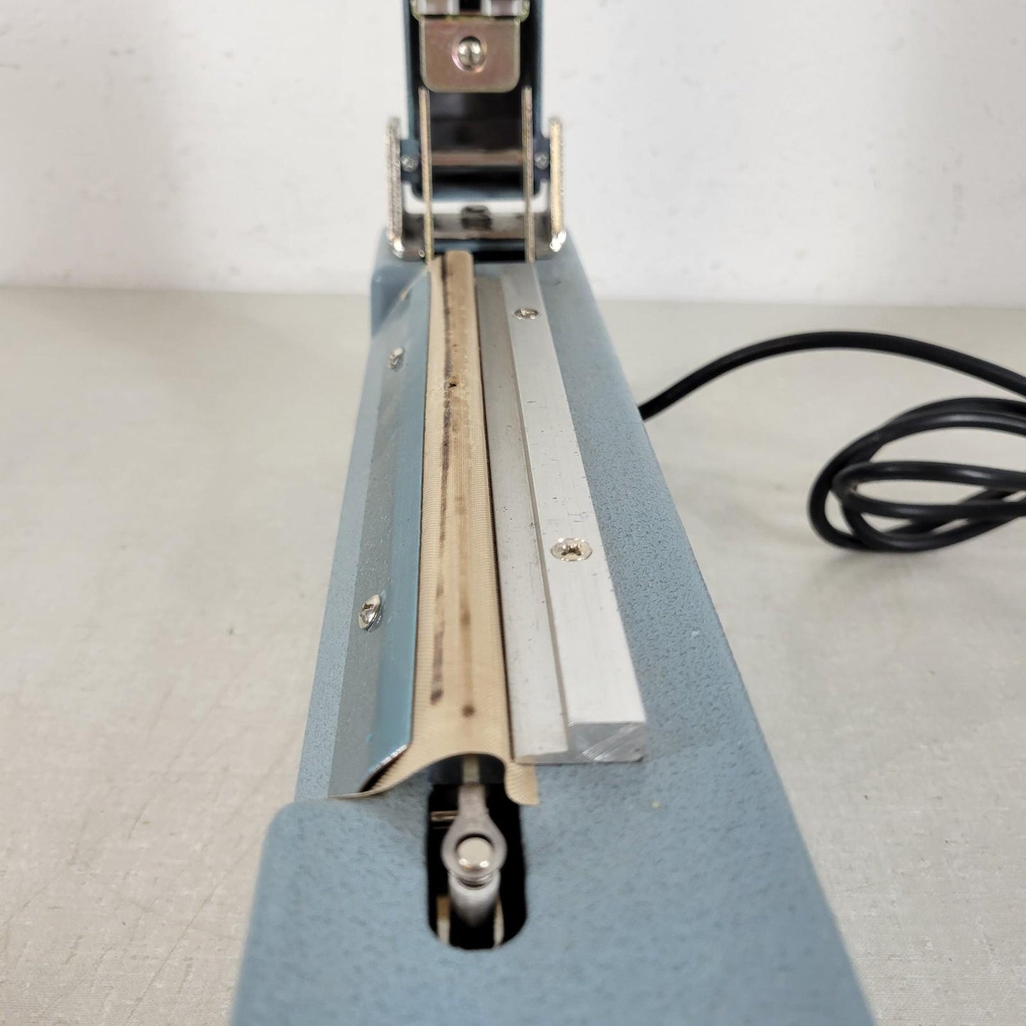 ULine Impulse Sealer KF- 200HC Poly-Bag Sealer with 8" Long Bag Cutter 120V