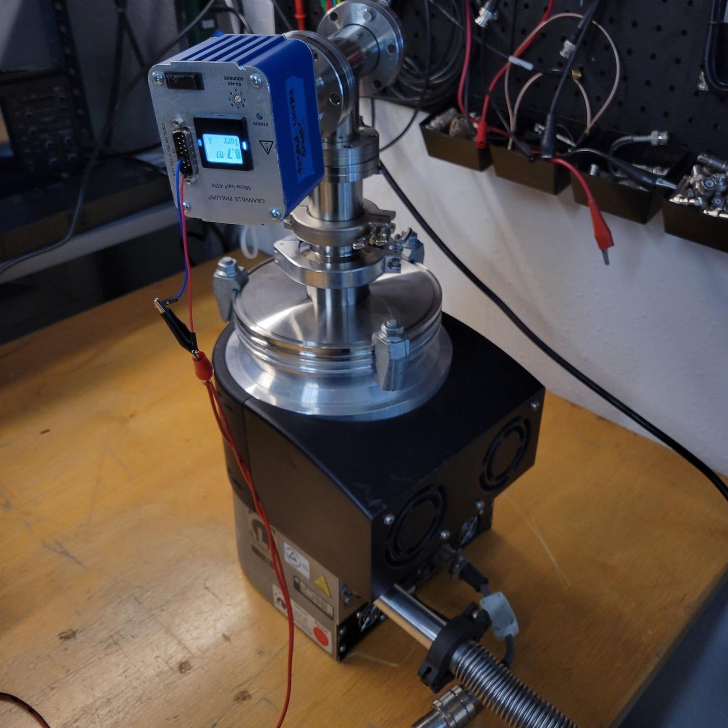 TESTED to 8E-7 Torr: Leybold Vacuum TurboVac TW700L-TDL Wide Range Turbo Drive