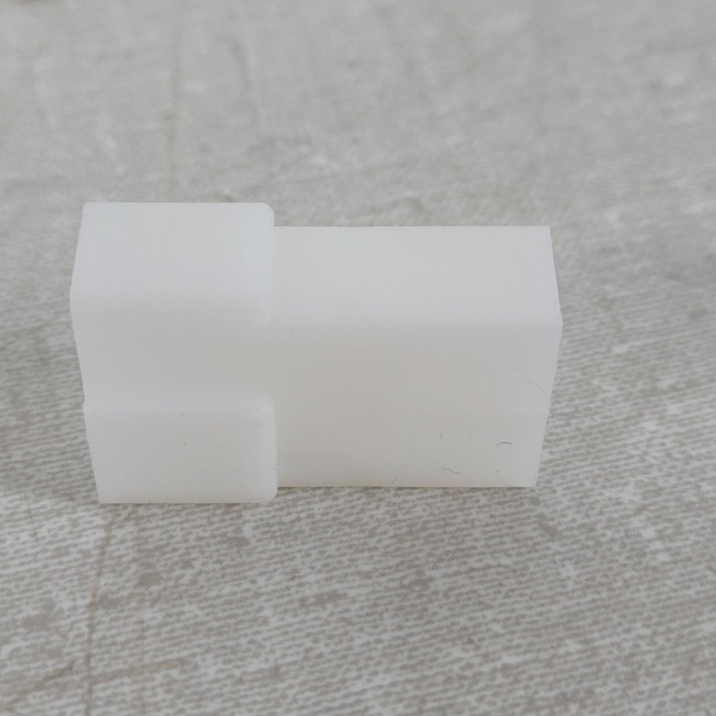 Lot of 100- TE Connectivity 180908 2-Position FASTON Housing 0.250" 6.35mm Nylon