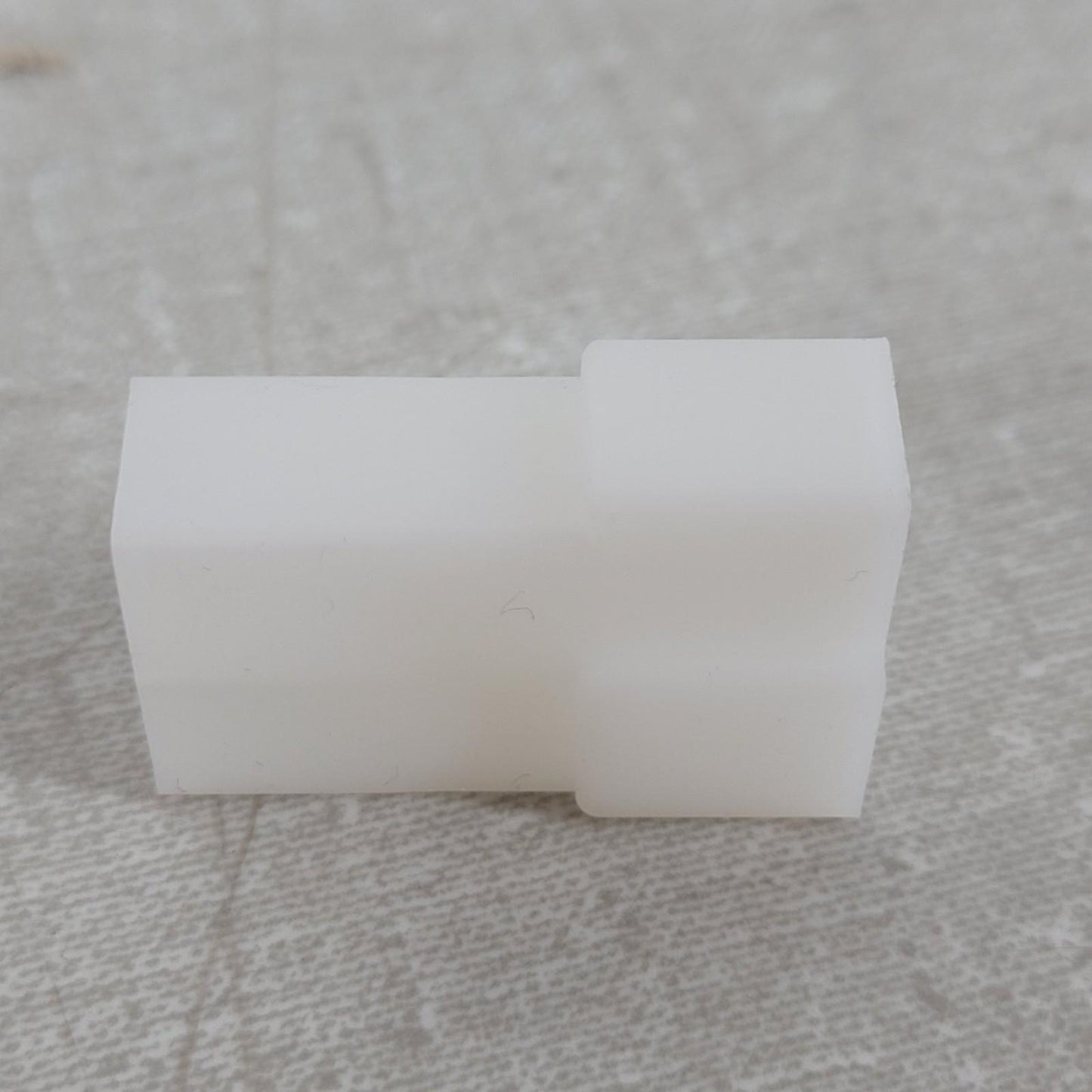 Lot of 100- TE Connectivity 180908 2-Position FASTON Housing 0.250" 6.35mm Nylon