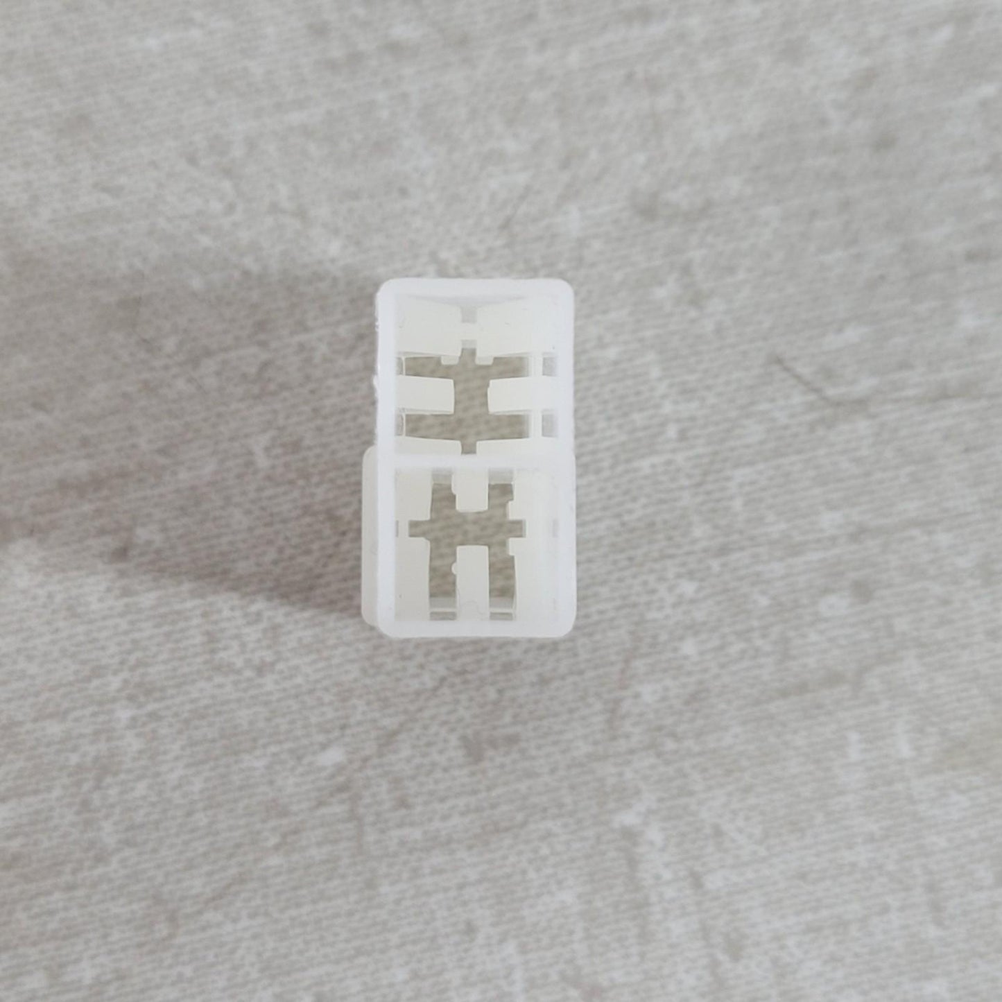 Lot of 100- TE Connectivity 180908 2-Position FASTON Housing 0.250" 6.35mm Nylon