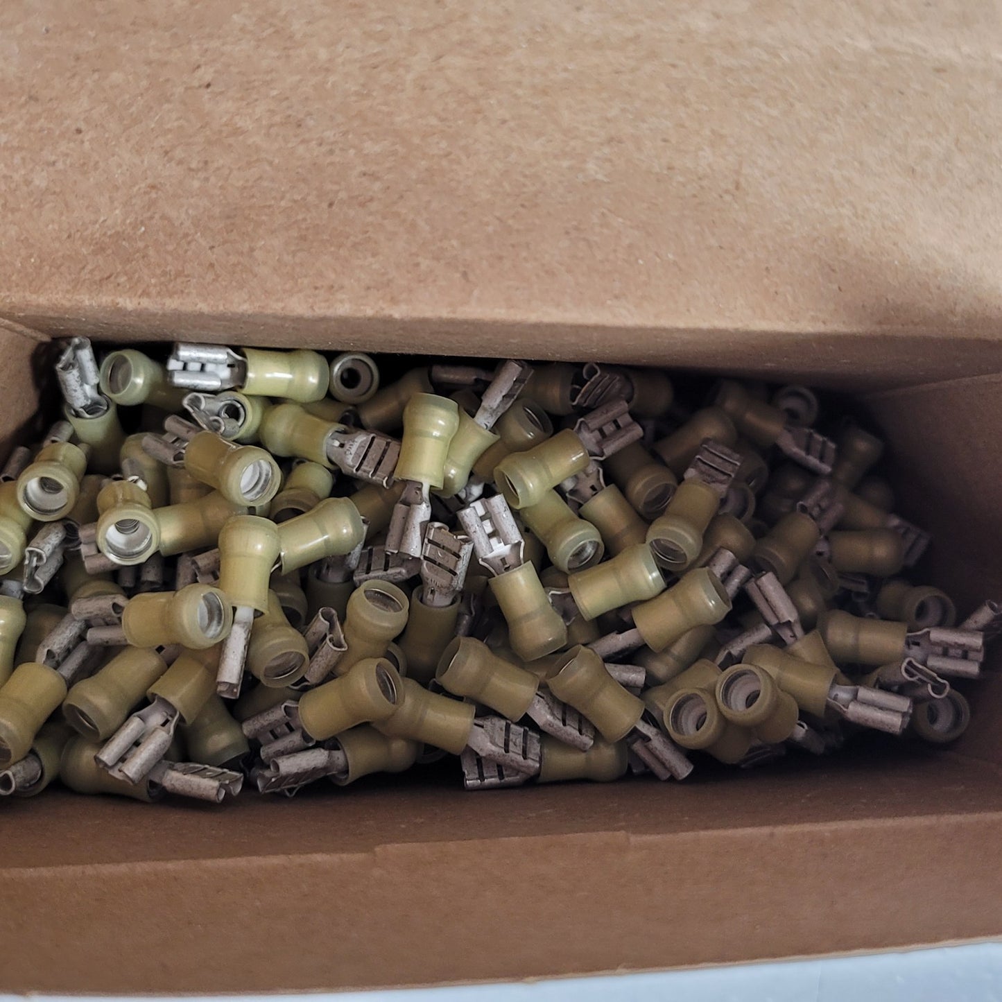 *Lot of 50* TE Connectivity 640907-1 FASTON Female Spade Terminal 22-18 AWG