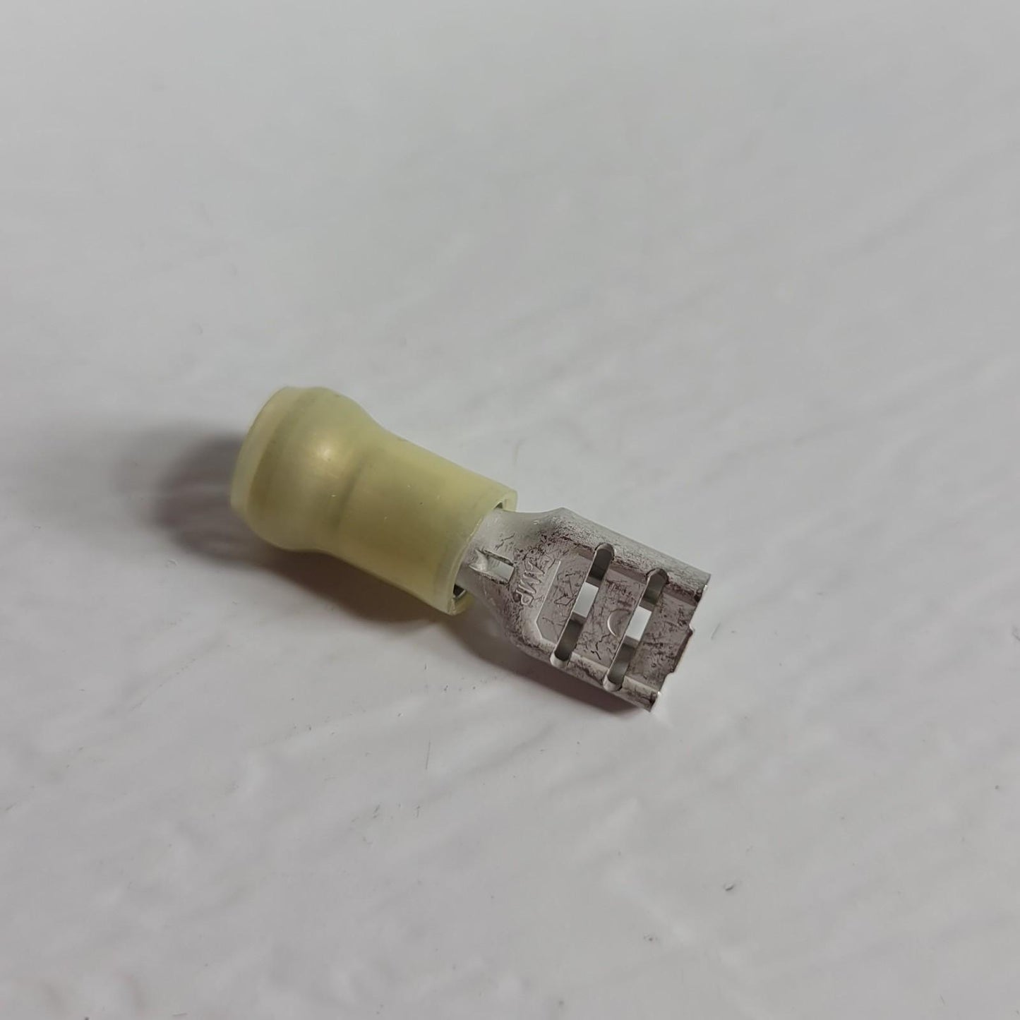 *Lot of 50* TE Connectivity 640907-1 FASTON Female Spade Terminal 22-18 AWG