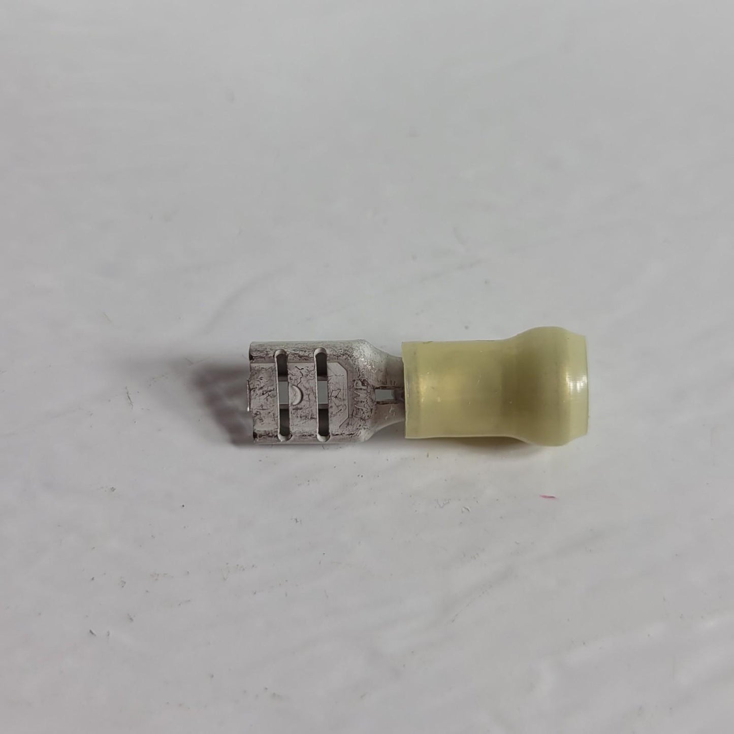 *Lot of 50* TE Connectivity 640907-1 FASTON Female Spade Terminal 22-18 AWG
