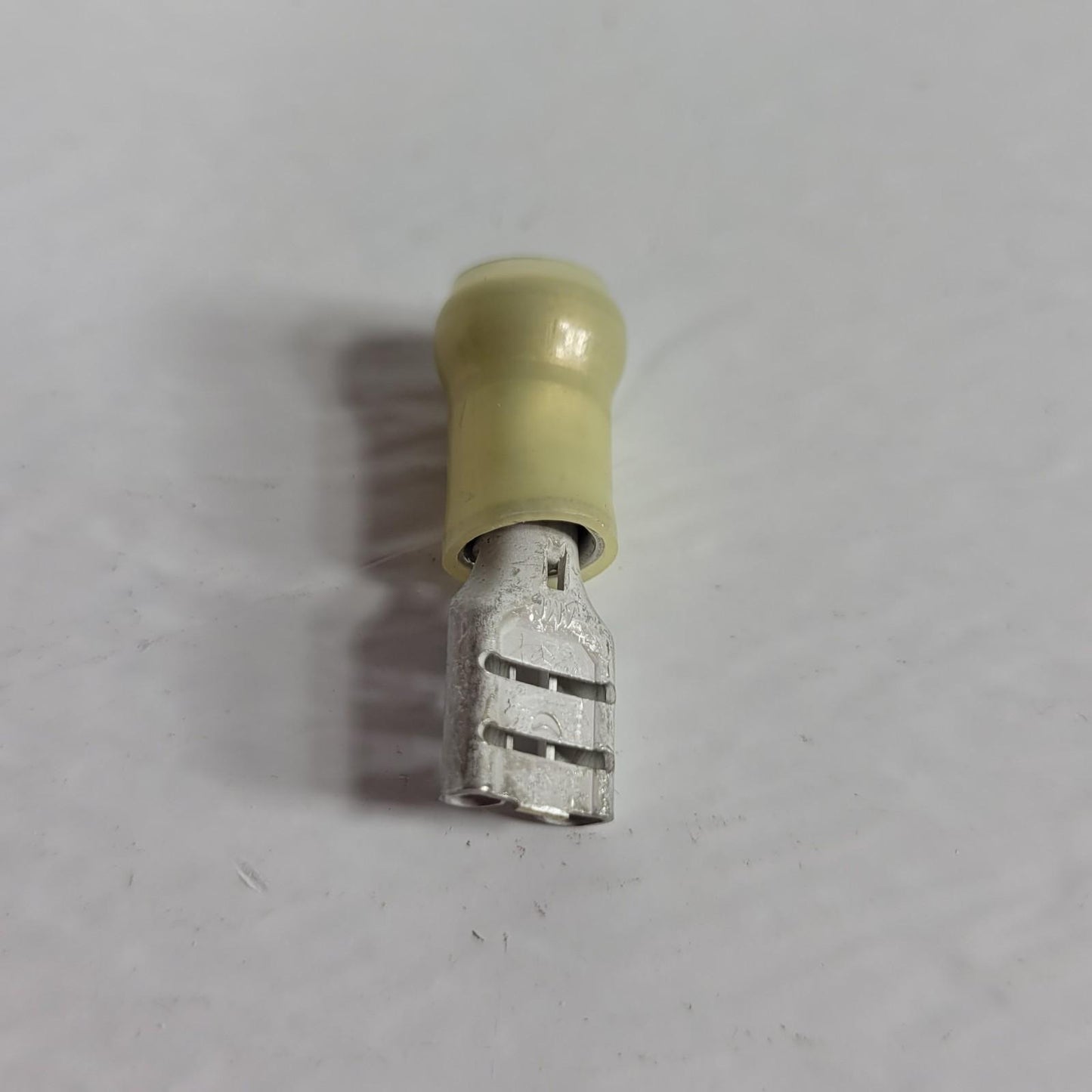 *Lot of 50* TE Connectivity 640907-1 FASTON Female Spade Terminal 22-18 AWG