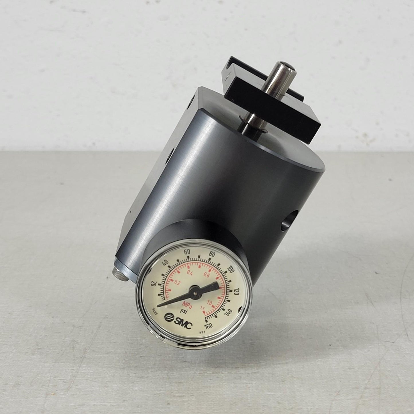 Positive Gas Supply Pressure Regulating Valve 3/8" NPT to 1/8" OD Tube 0-160psi