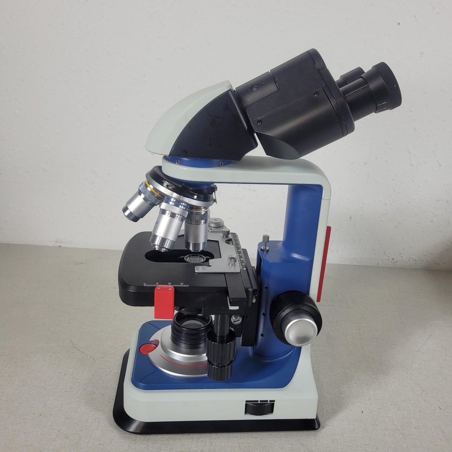 AmScope B120C-R 40X-1000X Mag Upright Compound Microscope - Missing one Eyepiece