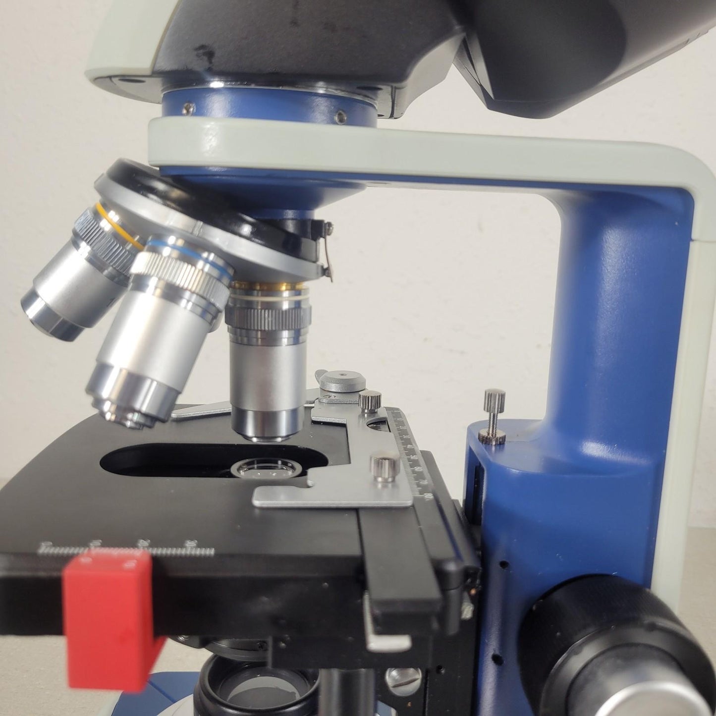 AmScope B120C-R 40X-1000X Mag Upright Compound Microscope - Missing one Eyepiece